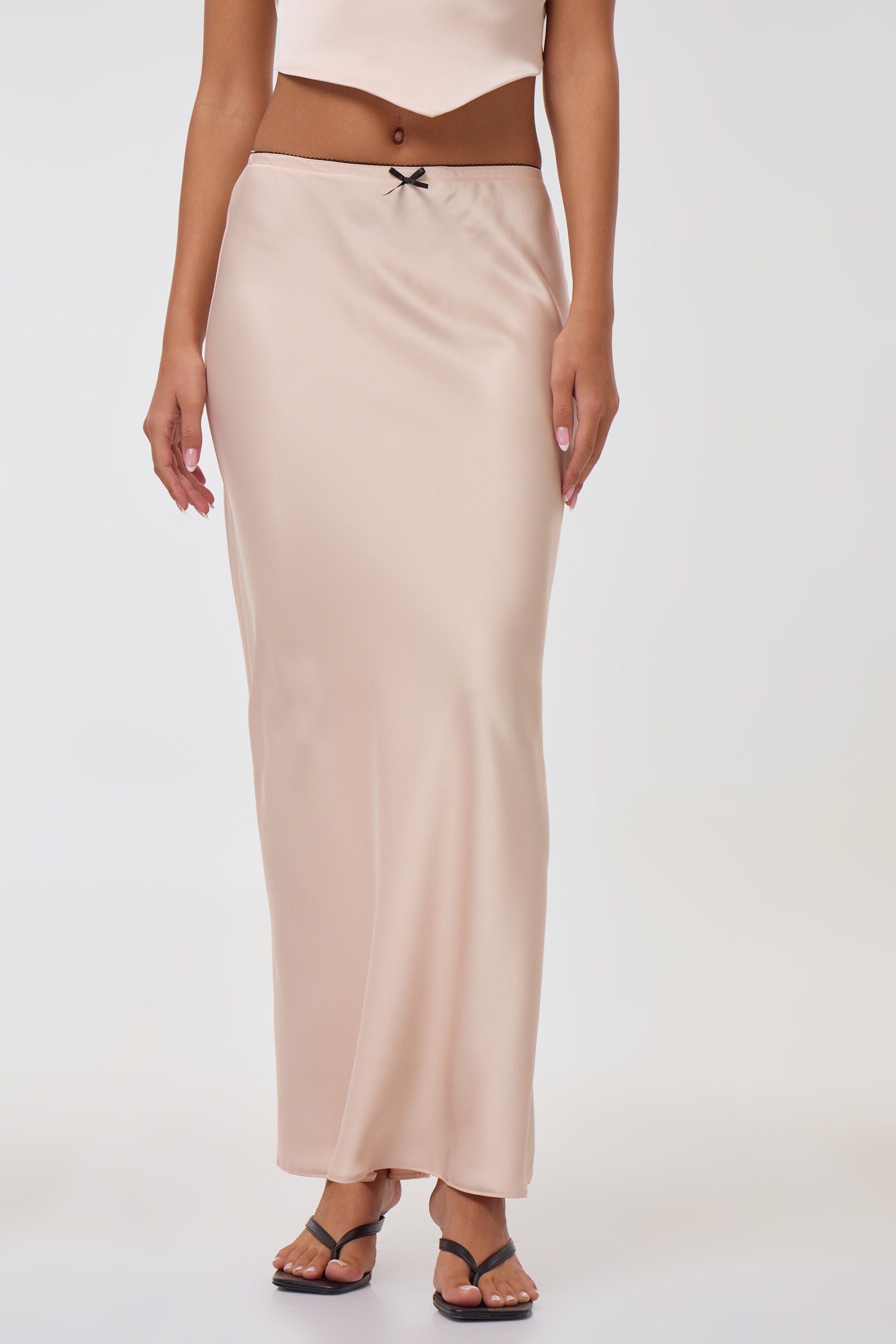 חצאית מקסי סאטן עם סרט