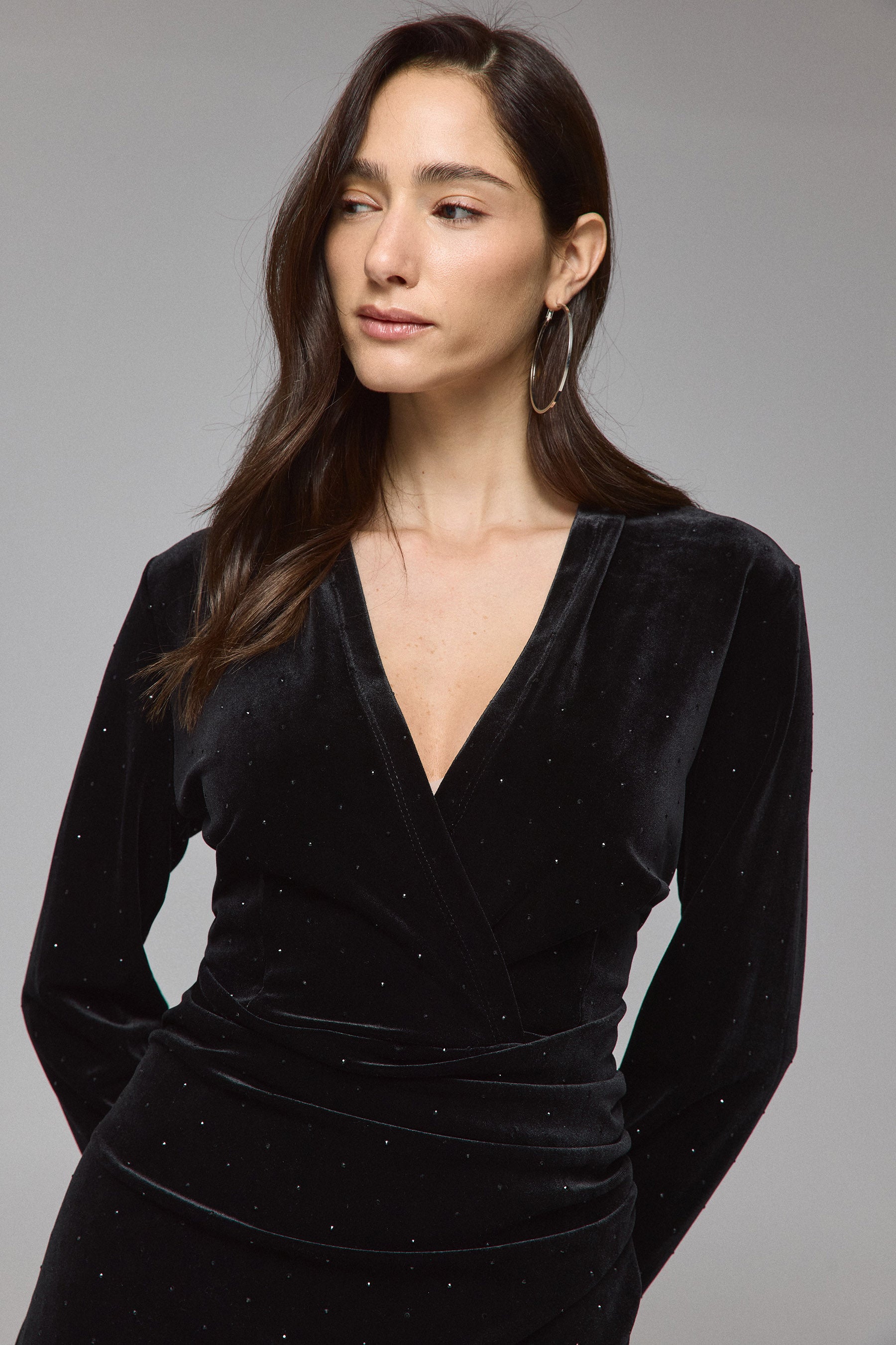 שמלת קטיפה עם אבנים