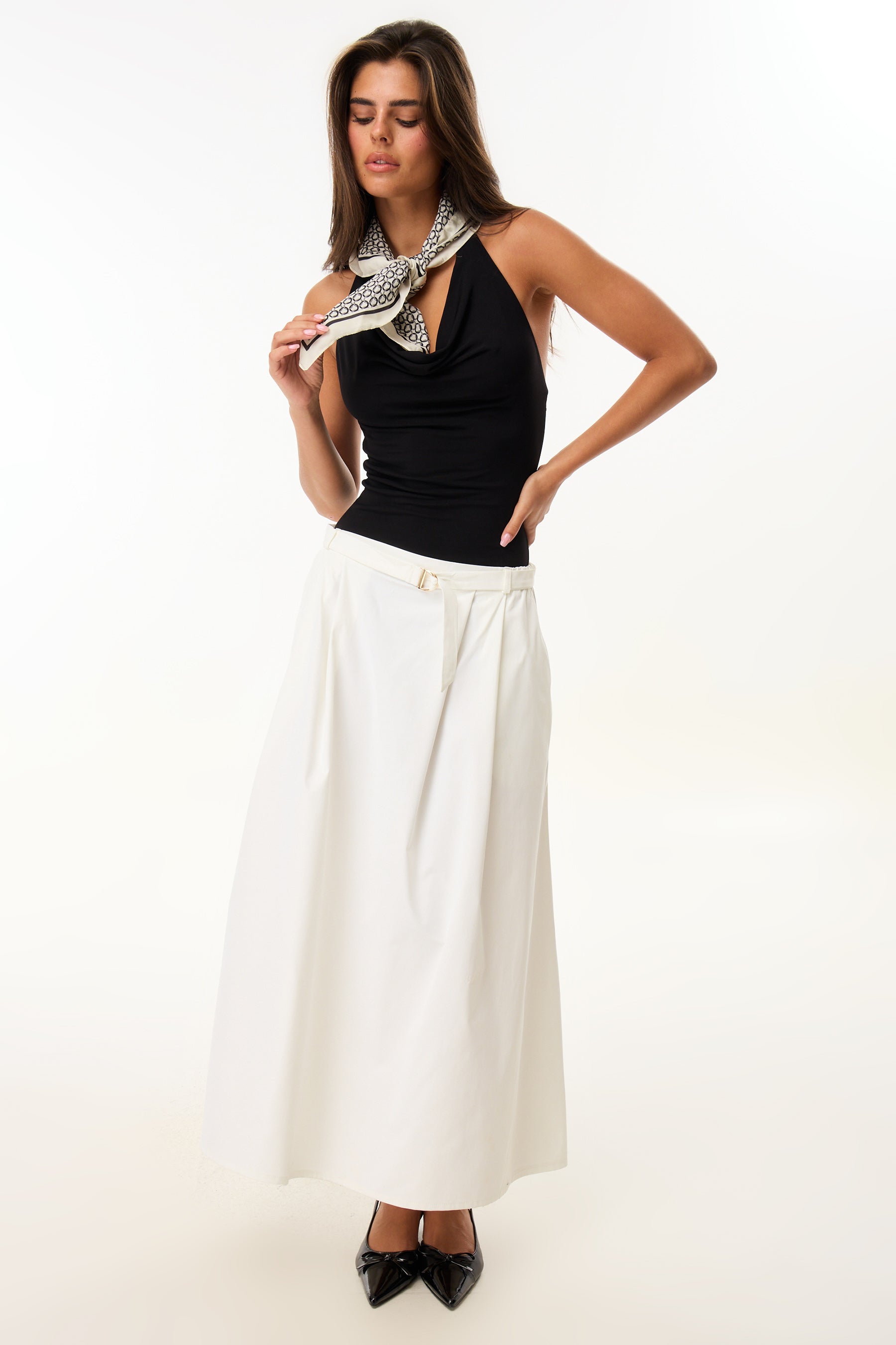 חצאית פרשוט עם חגורה