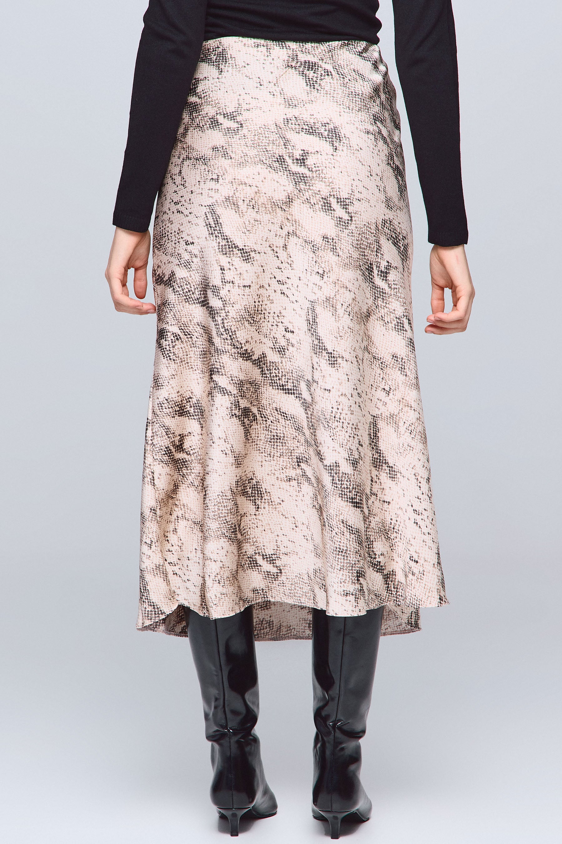 חצאית דפוס נחש