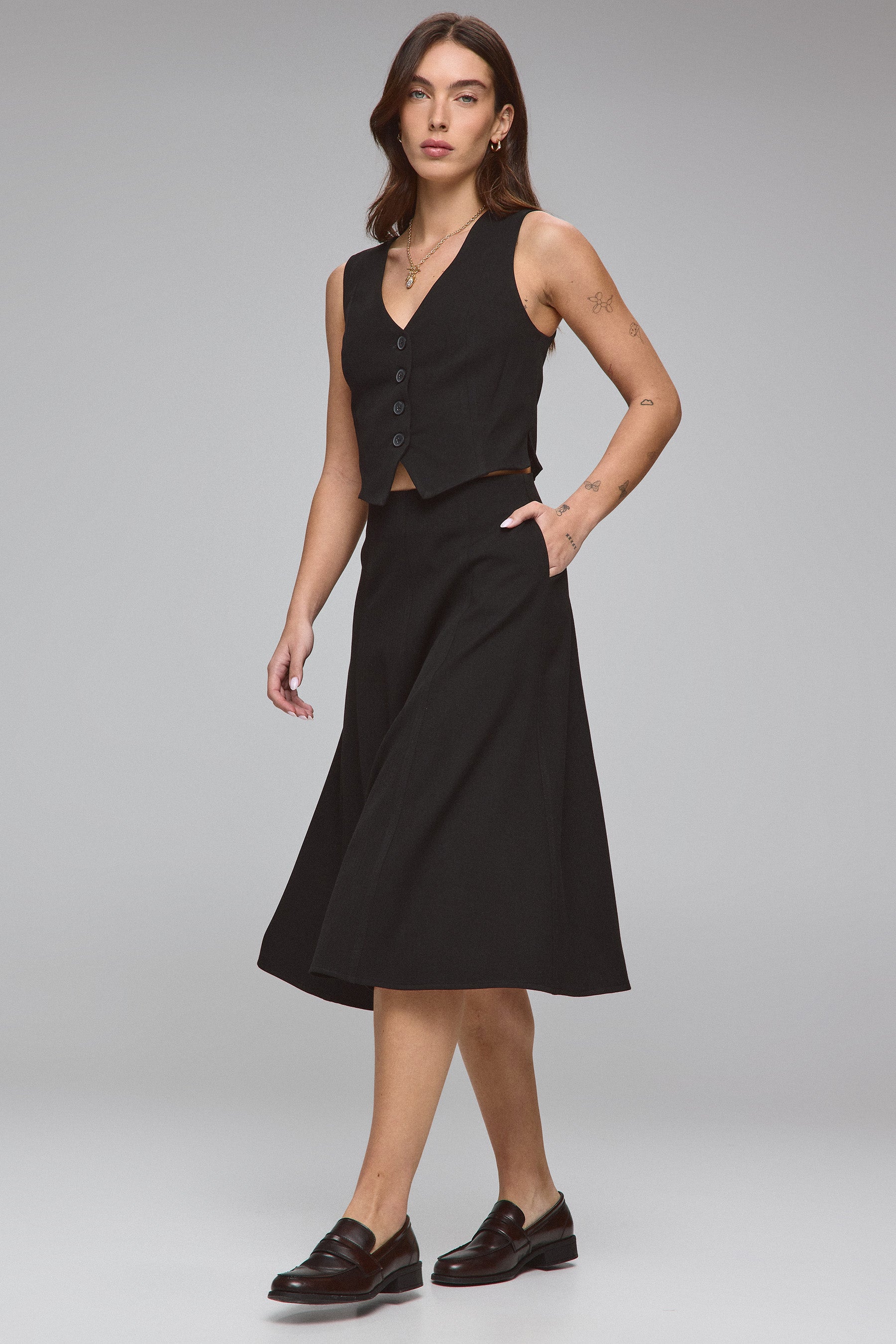 חצאית חתכים