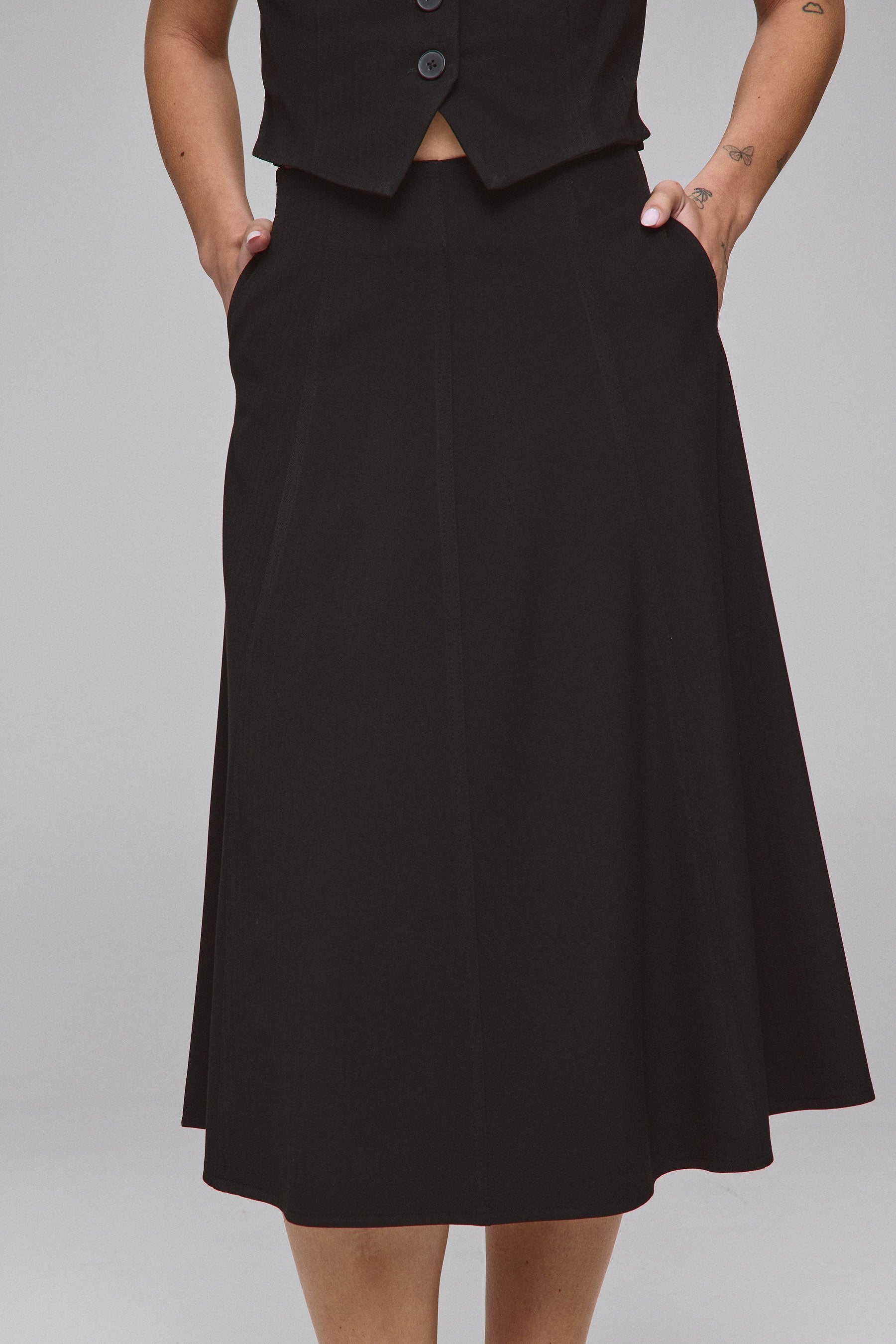 חצאית חתכים