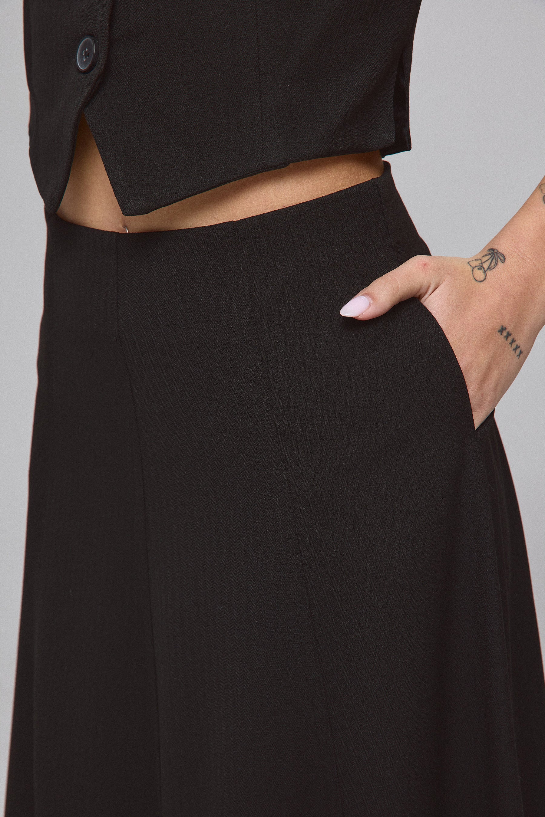 חצאית חתכים