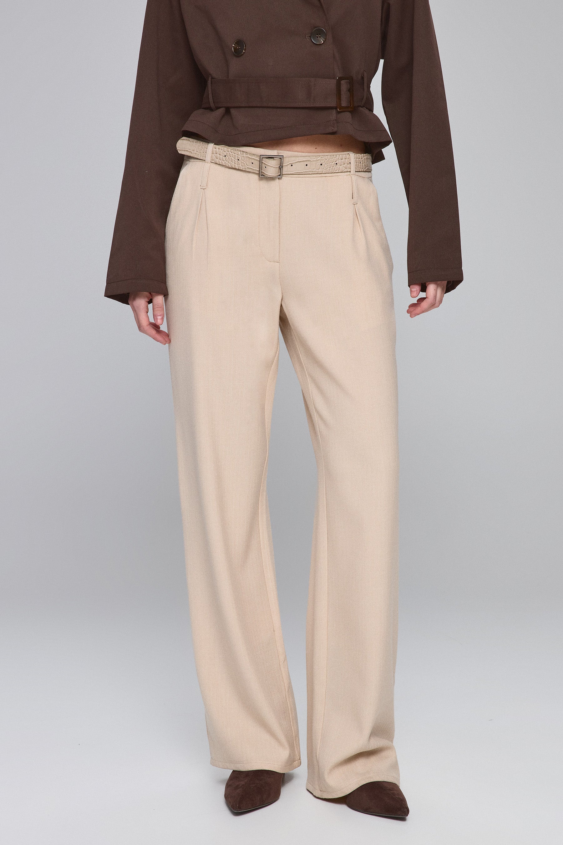 מכנסיים עם חגורה