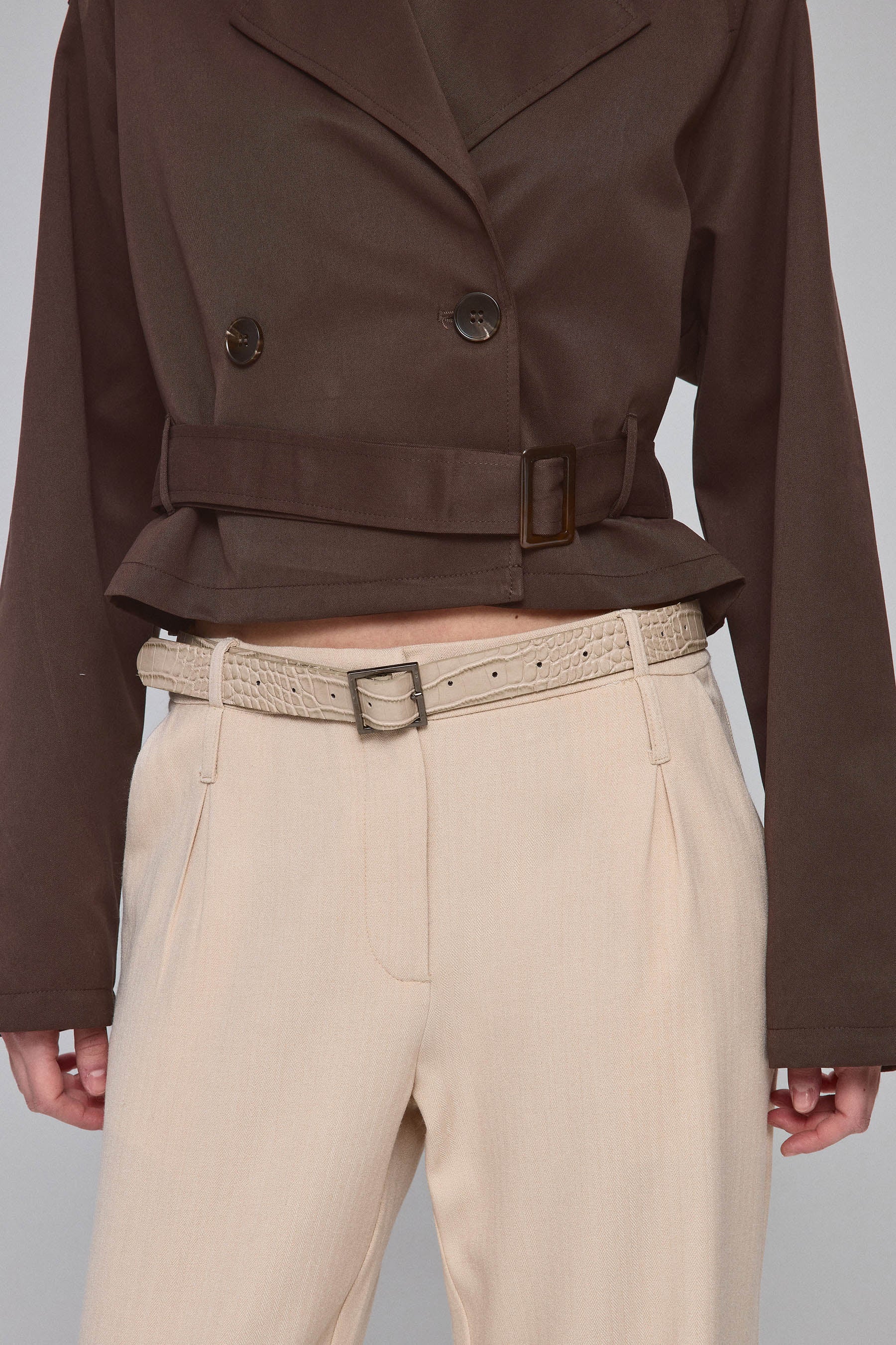 מכנסיים עם חגורה