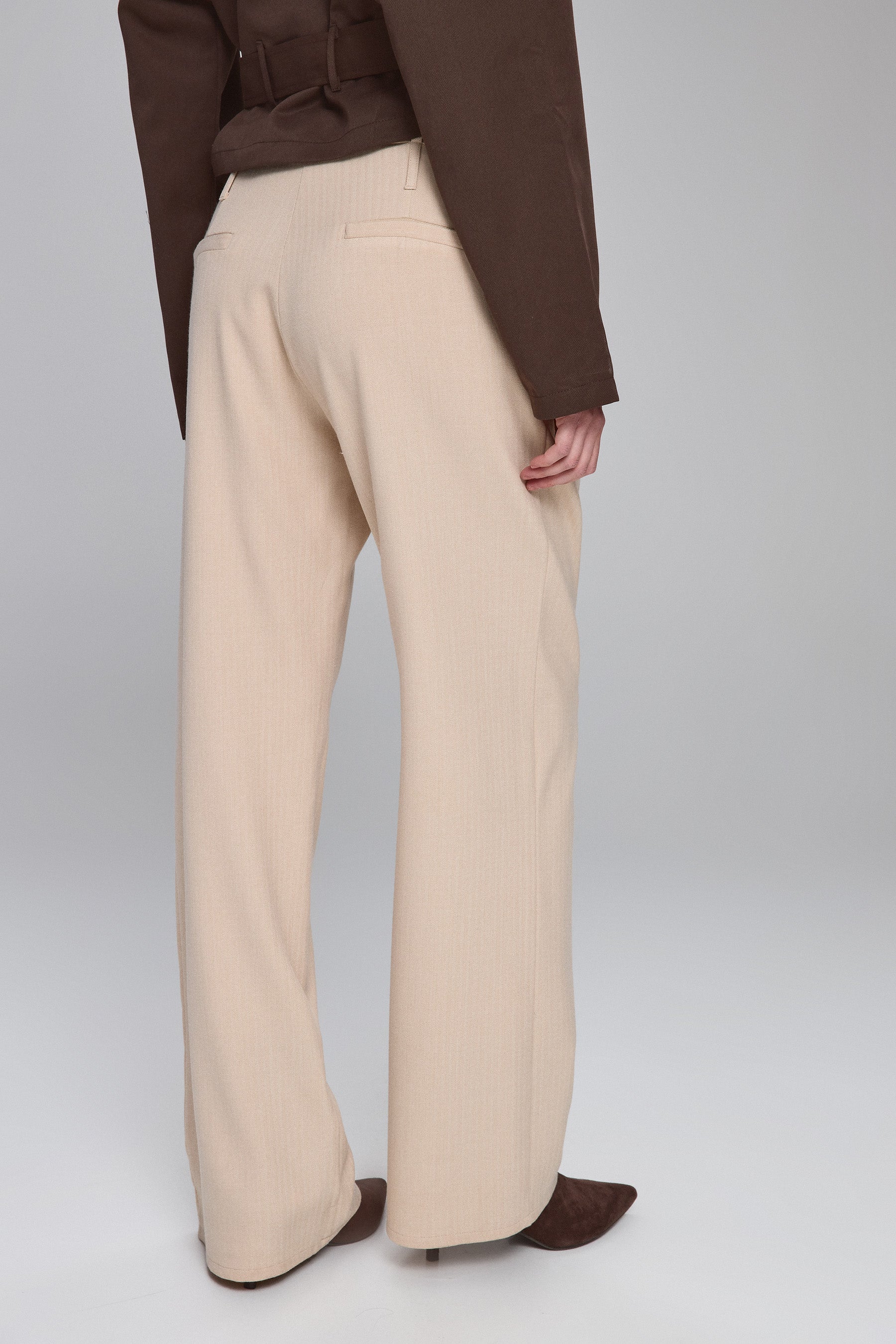 מכנסיים עם חגורה