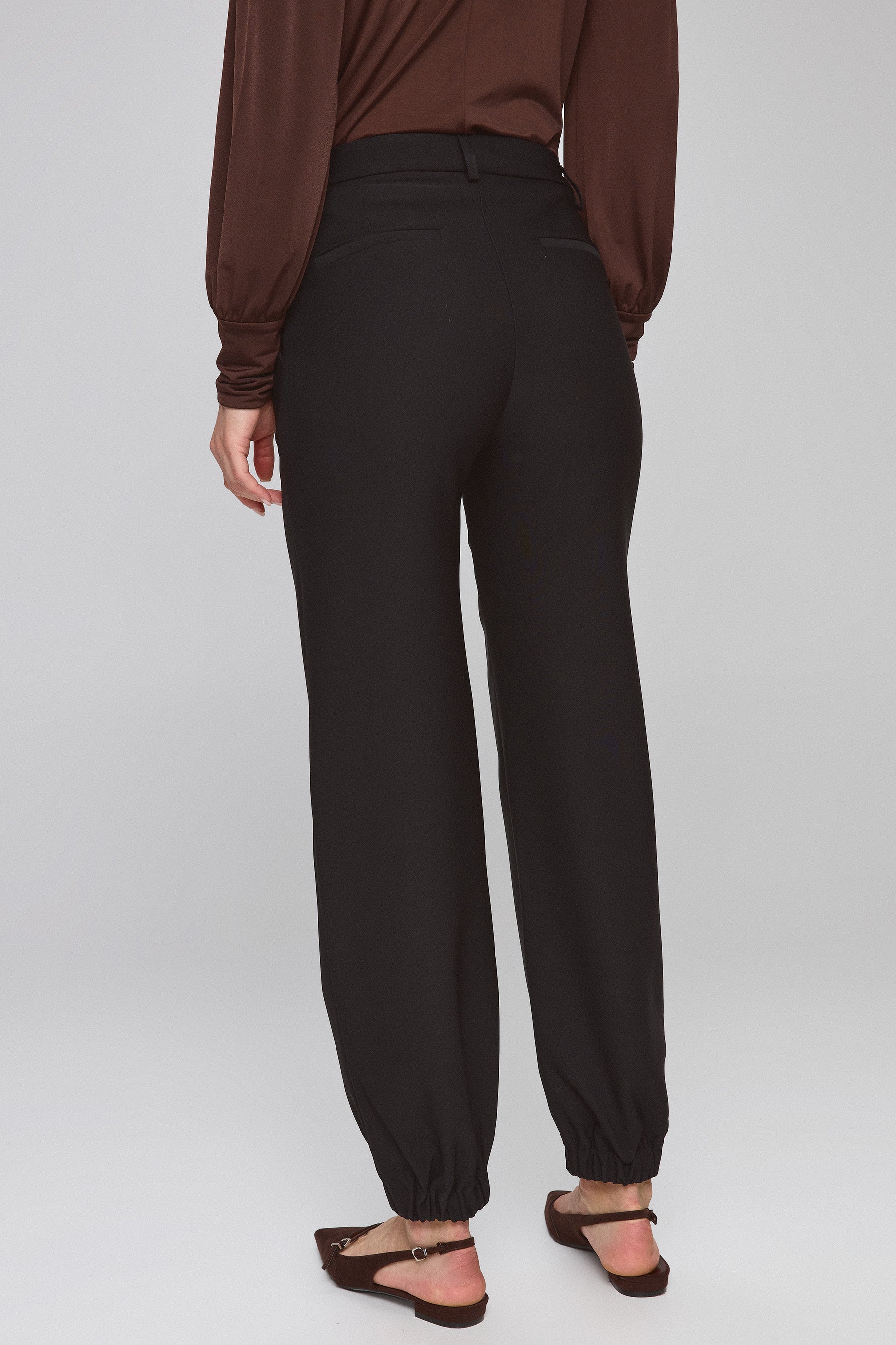 מכנסיים אלגנטיות עם כיווץ במכפלת