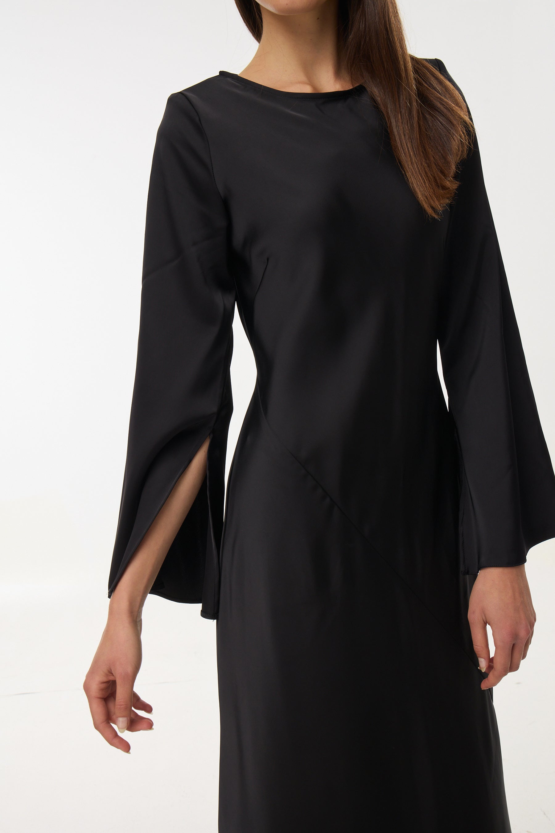 שמלת סאטן מקסי שרוולים ארוכים