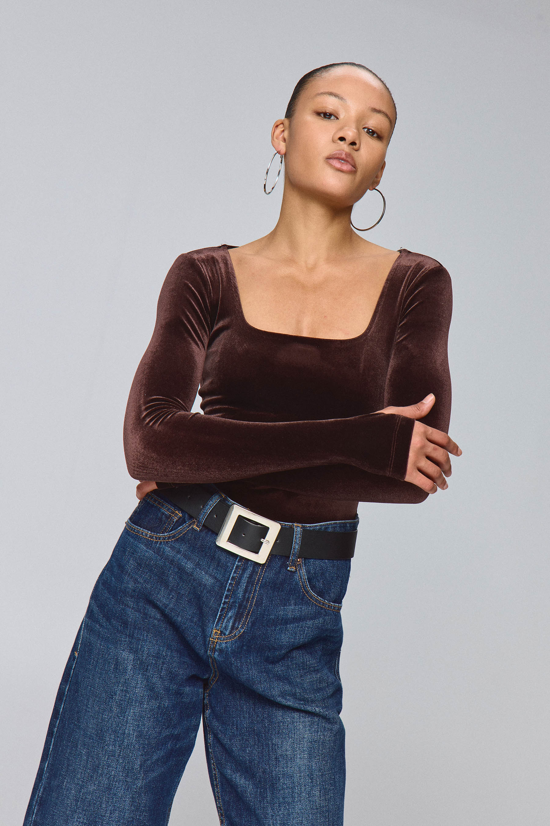 בגד גוף קטיפה מחשוף מרובע