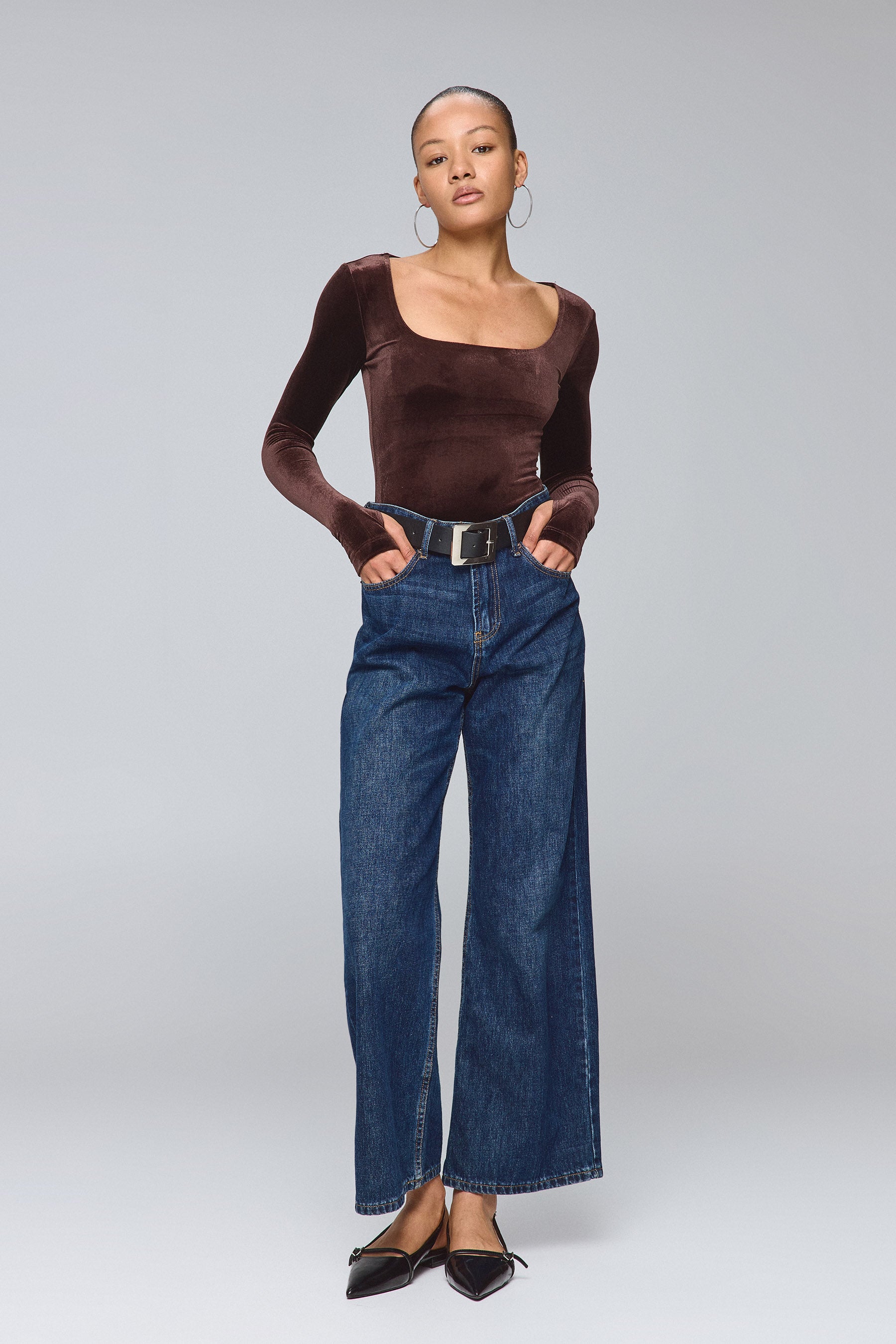 בגד גוף קטיפה מחשוף מרובע