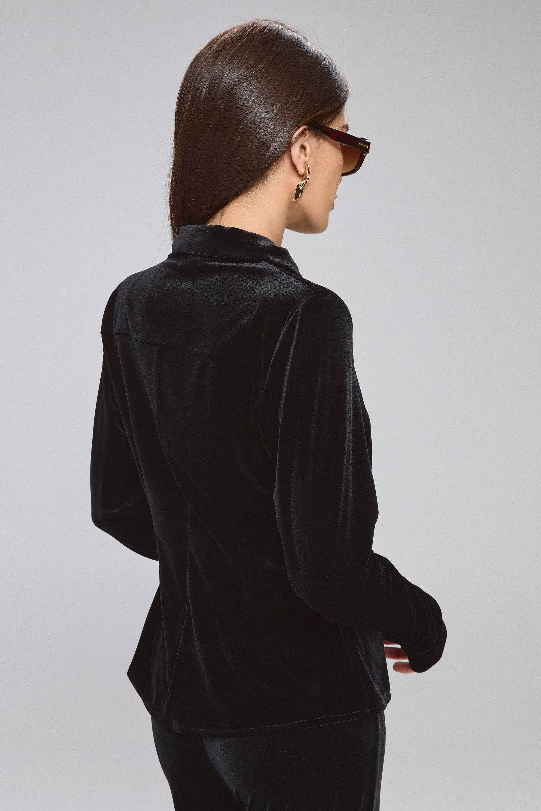 חולצת מכופתרת איבון שחורה