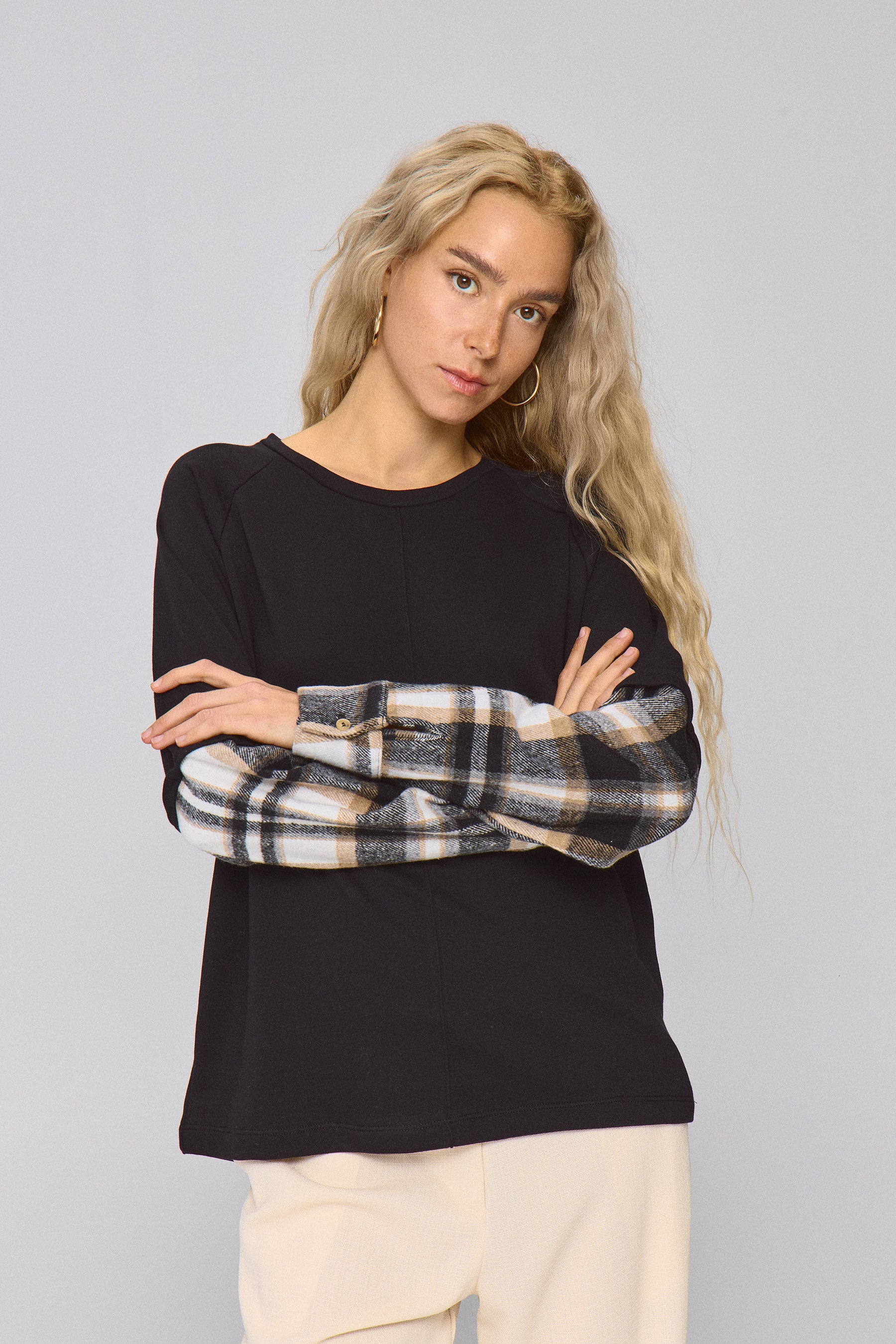 טי רגלן משובצת