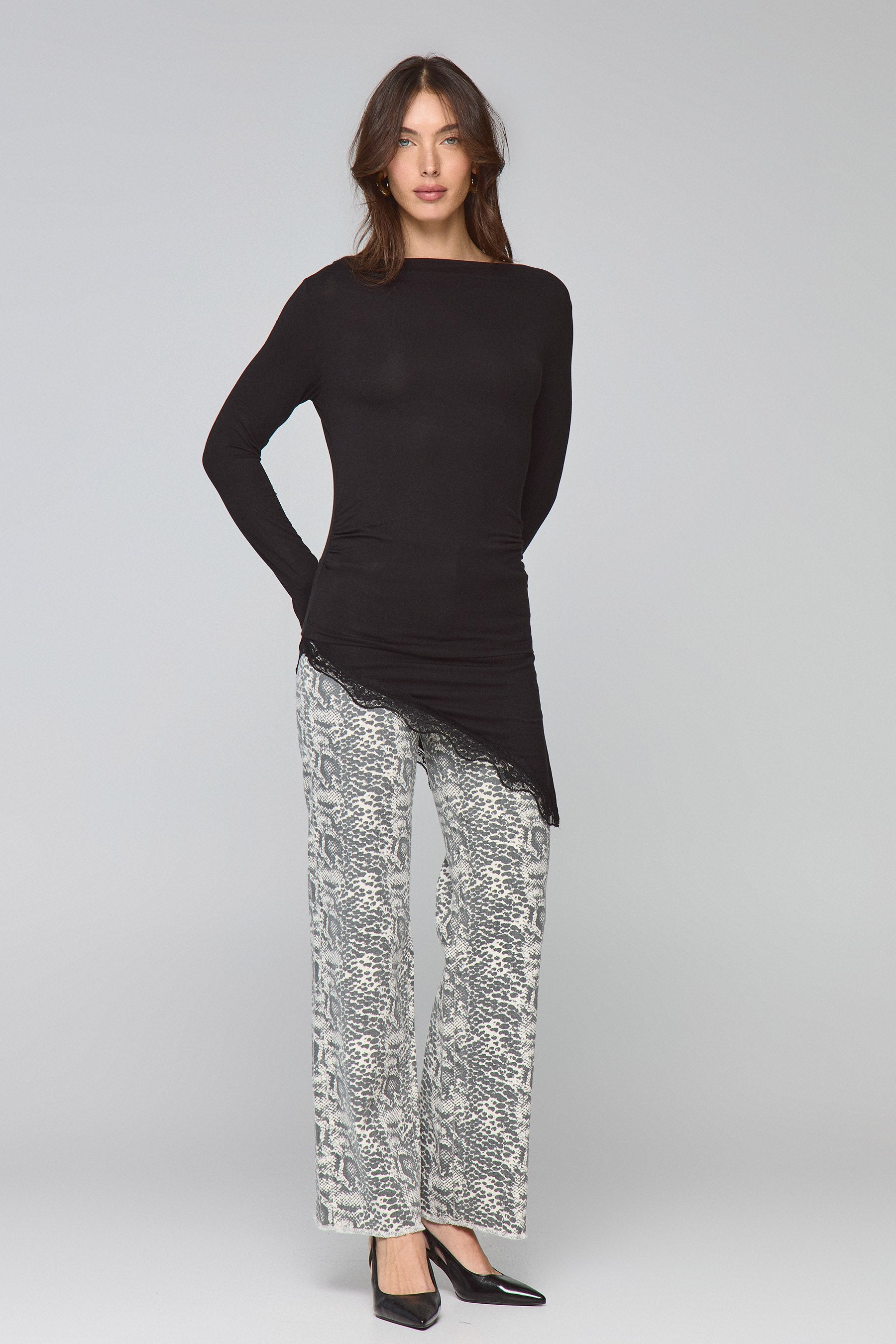 טוניקה עם סיומת א-סימטרית