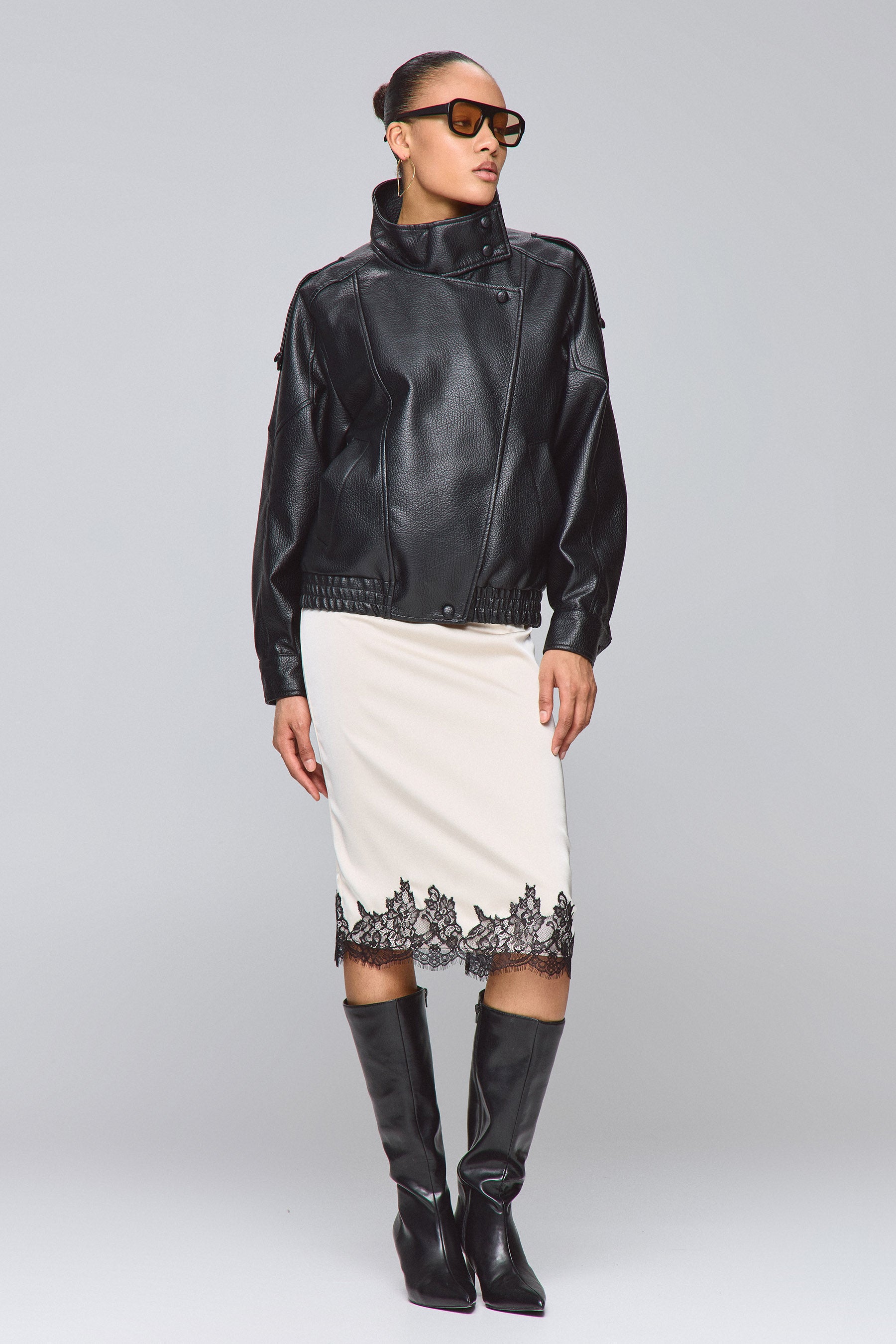 חצאית סאטן עם תחרה