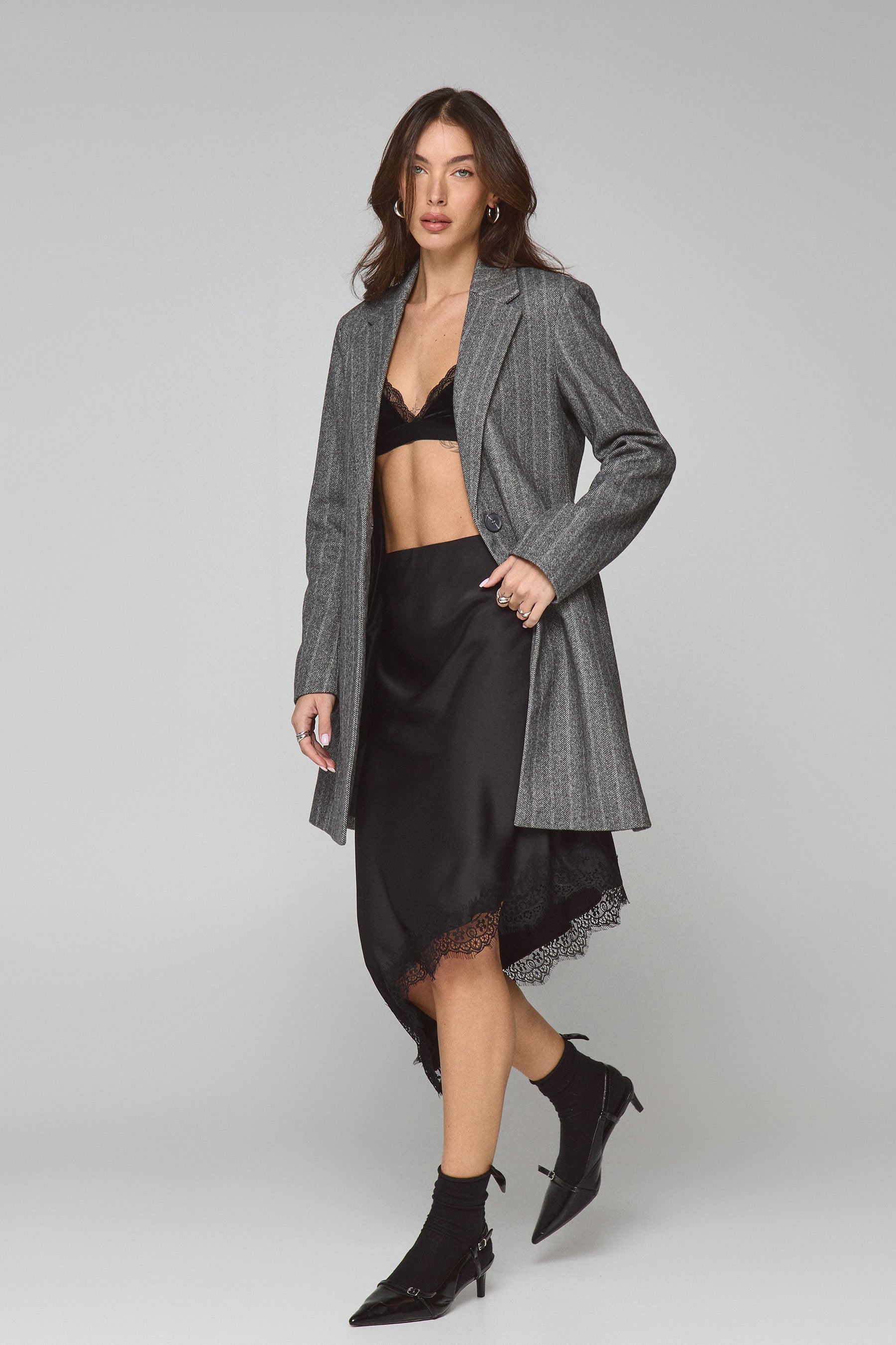 חצאית סאטן תחרה