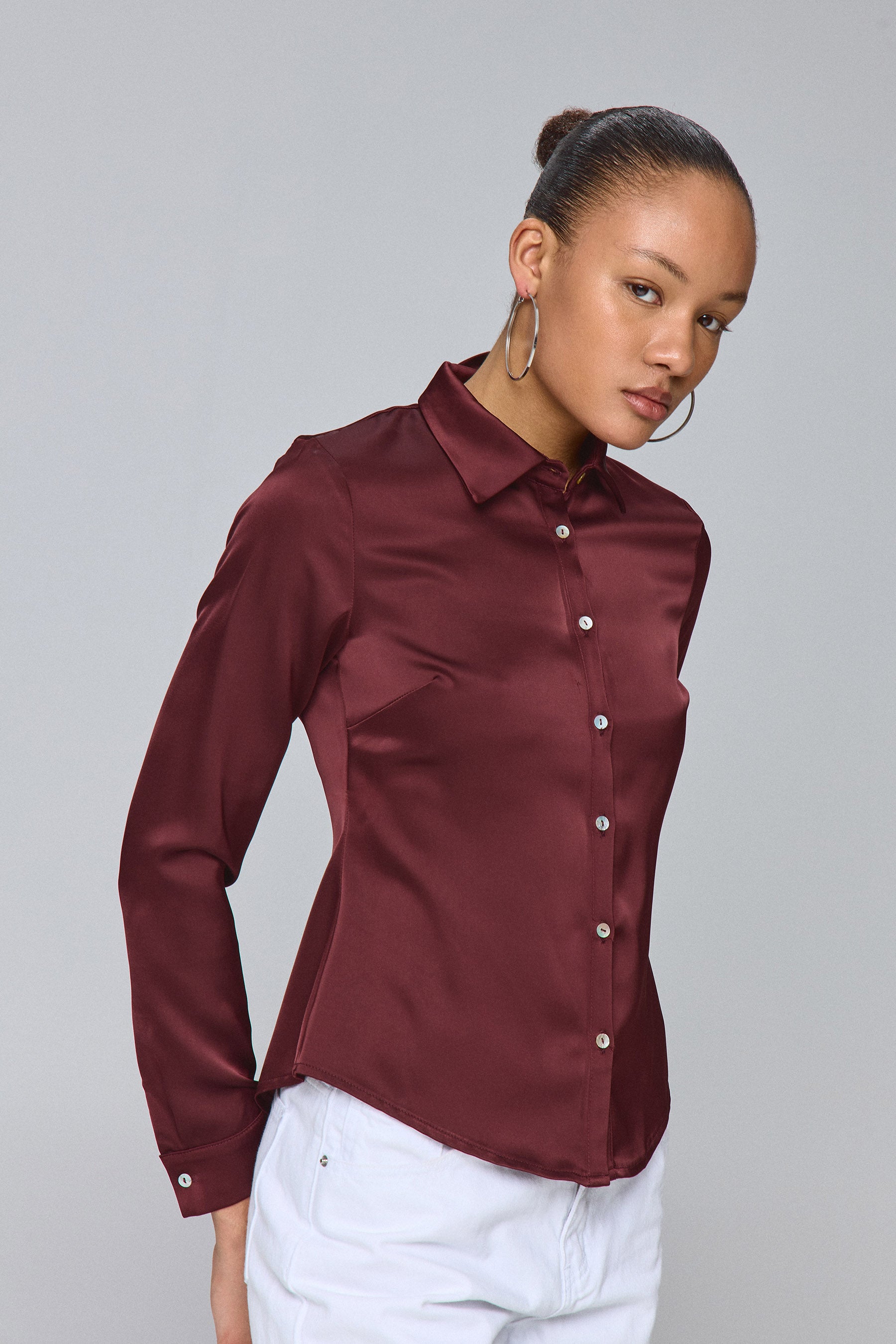 חולצת מכופתרת צמודה