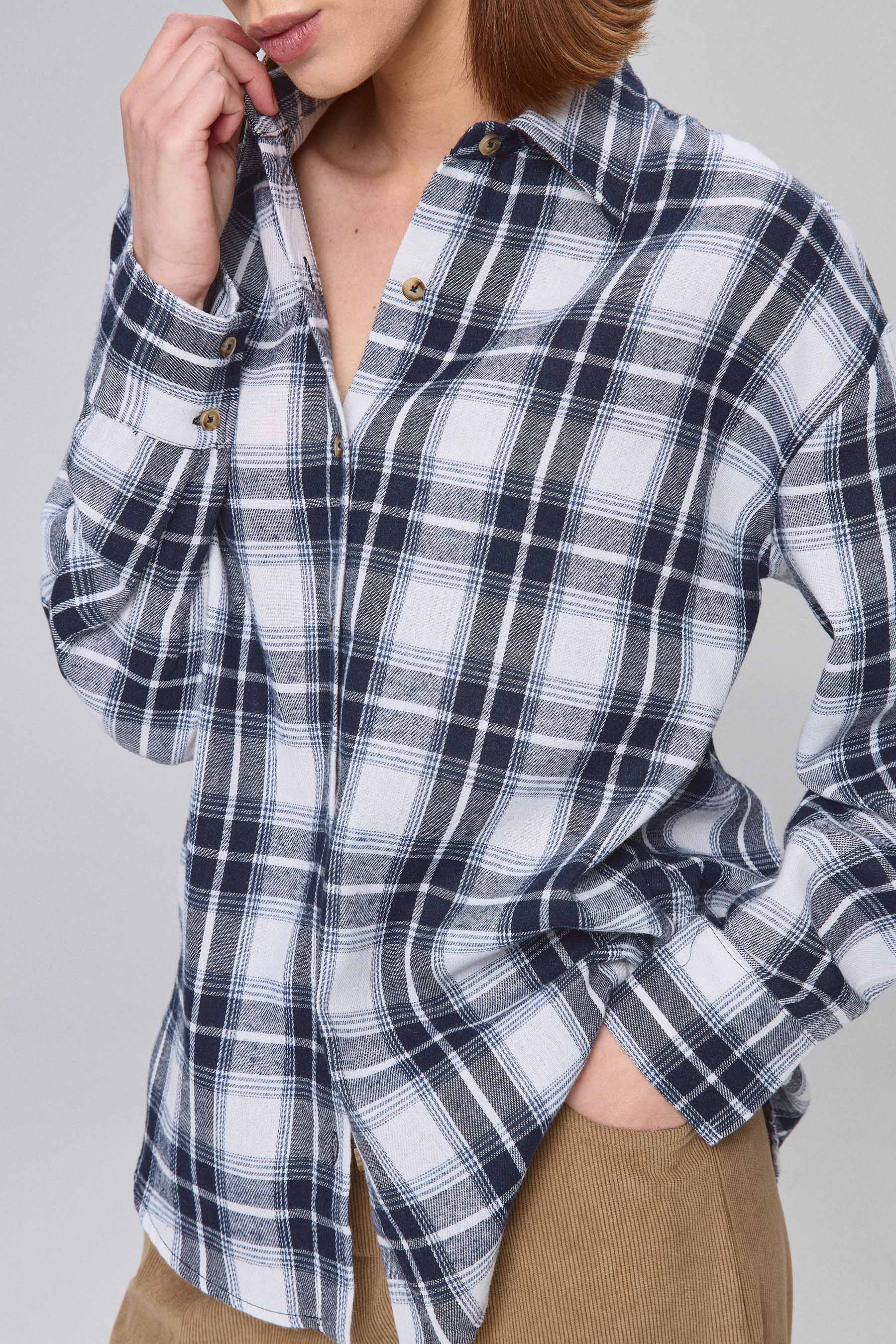 חולצת משבצות ליה