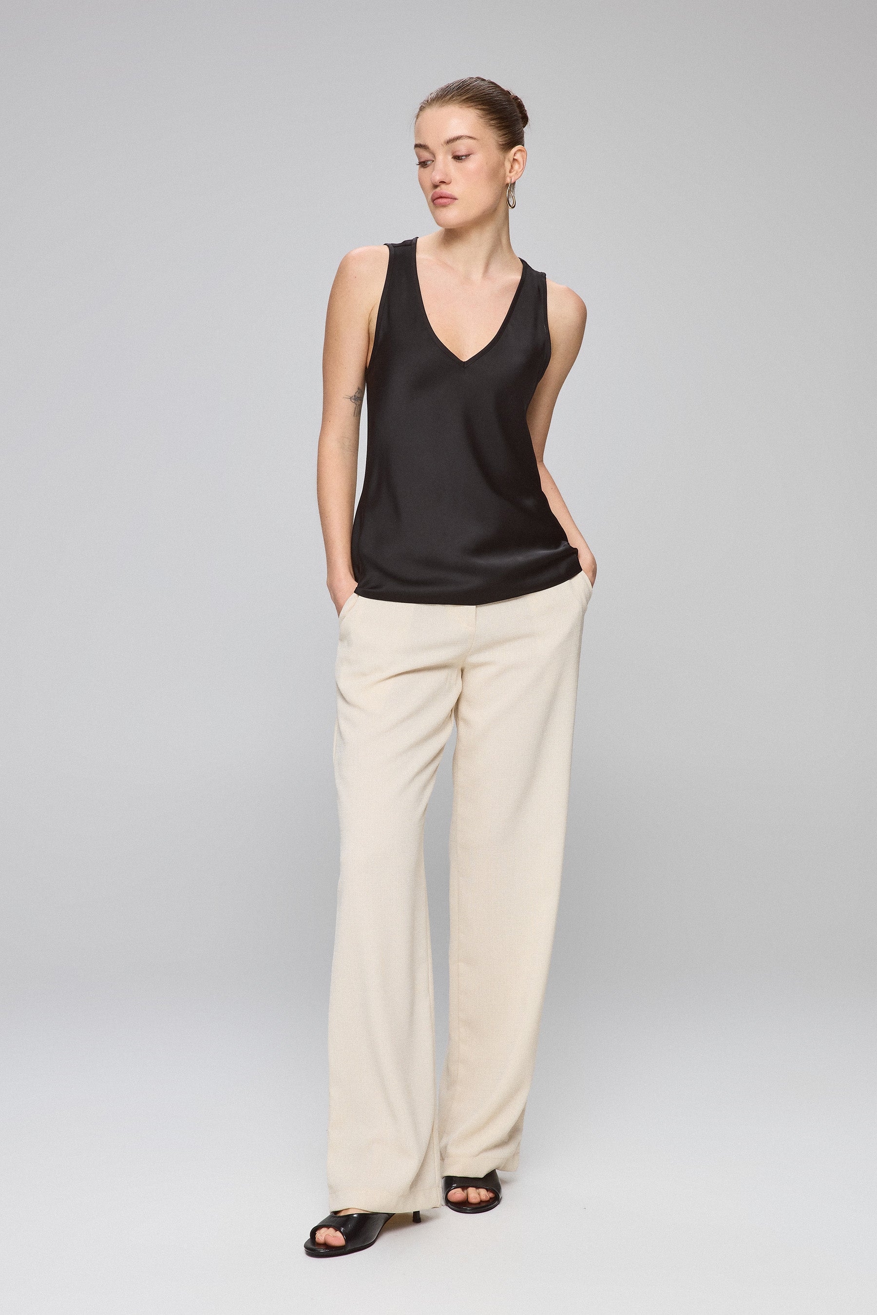 גופיית סטאן וי עמוק