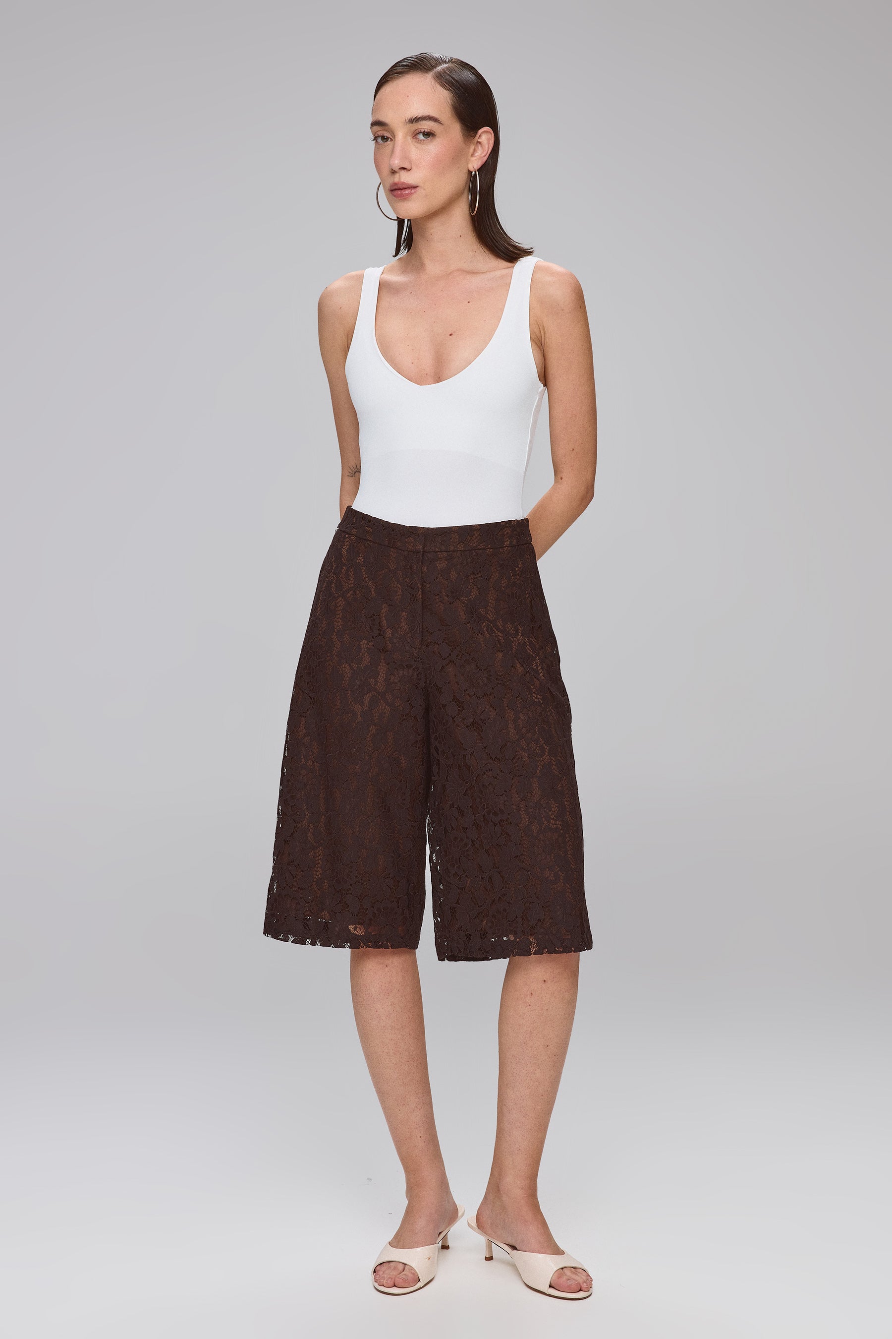 מכנס ברמודה תחרה