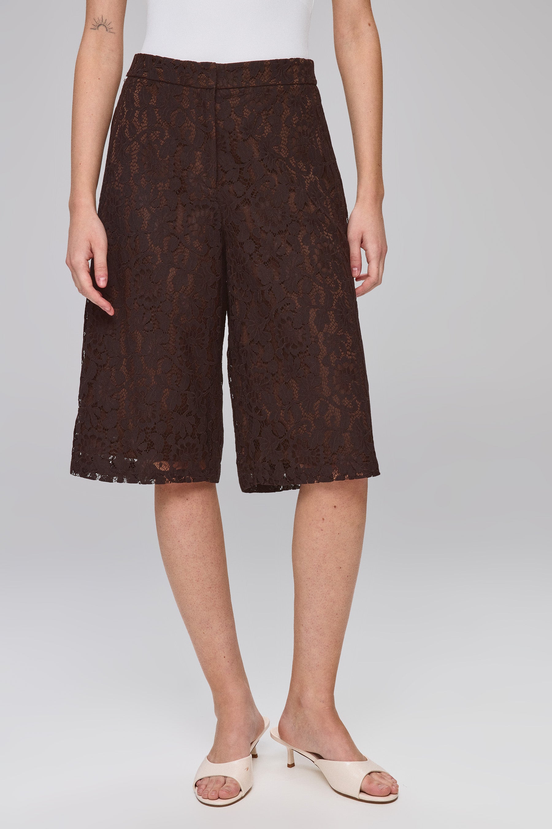 מכנס ברמודה תחרה