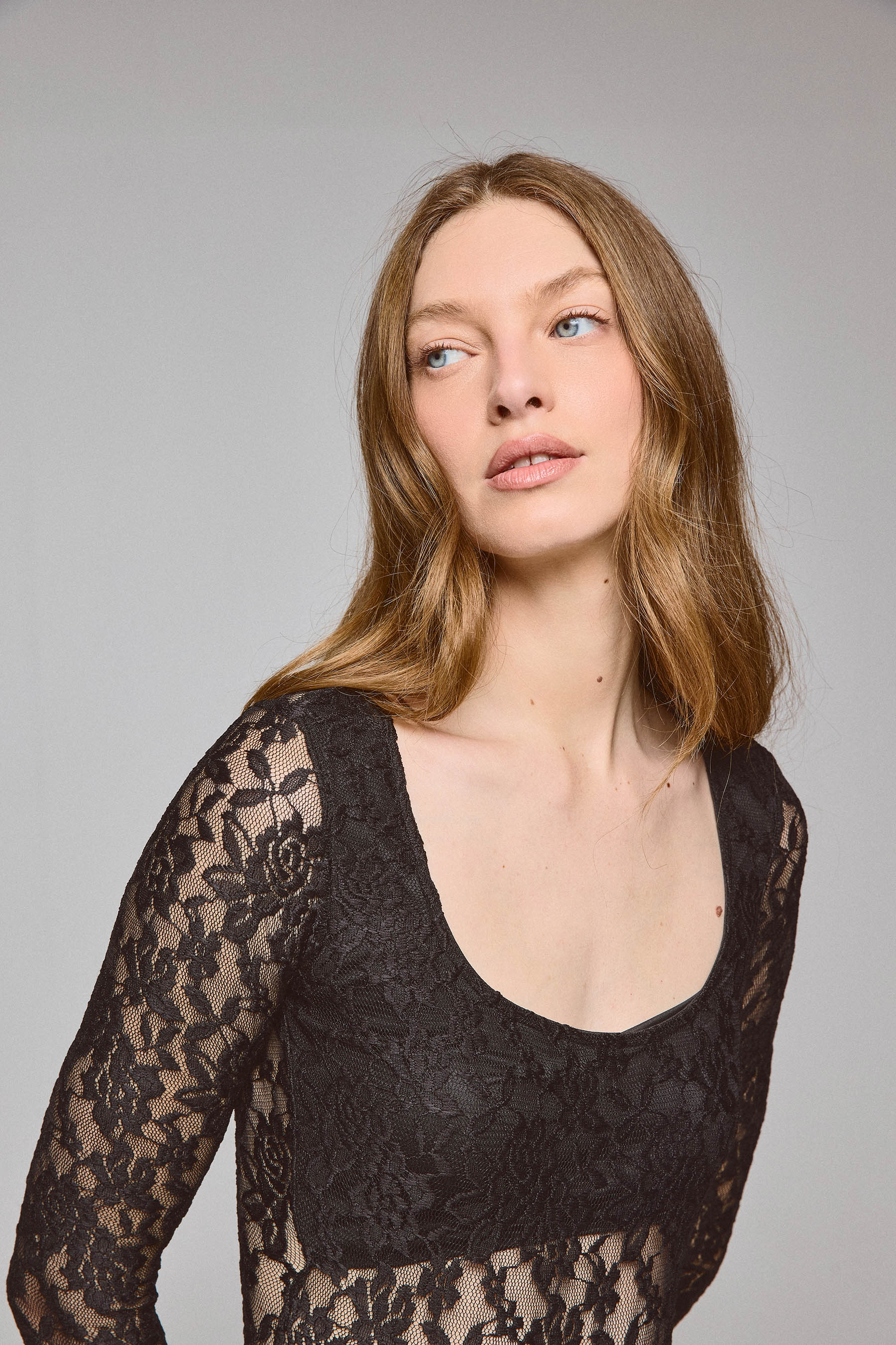 בגד גוף תחרה שושנים