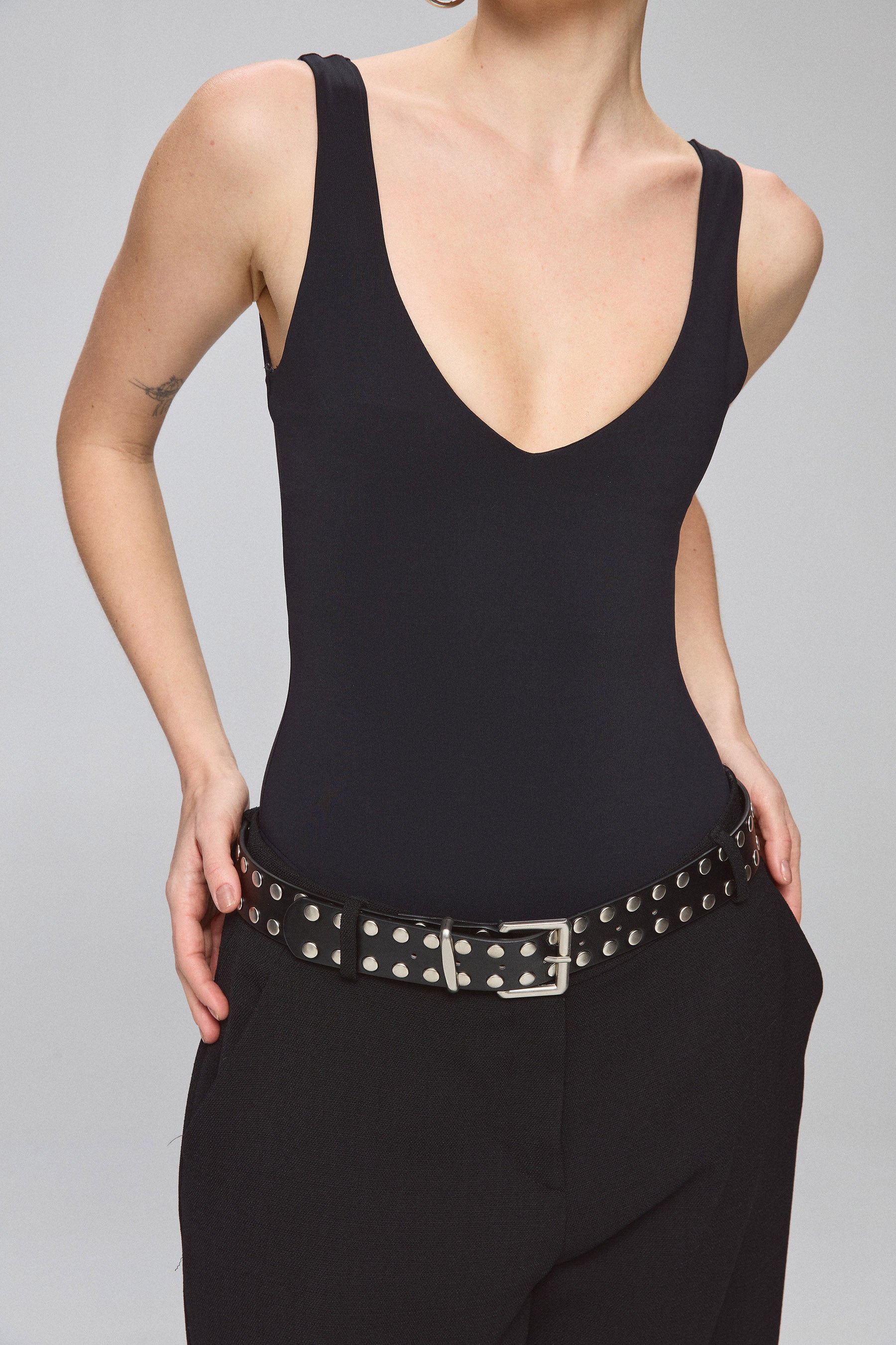 בגד גוף מחשוף וי