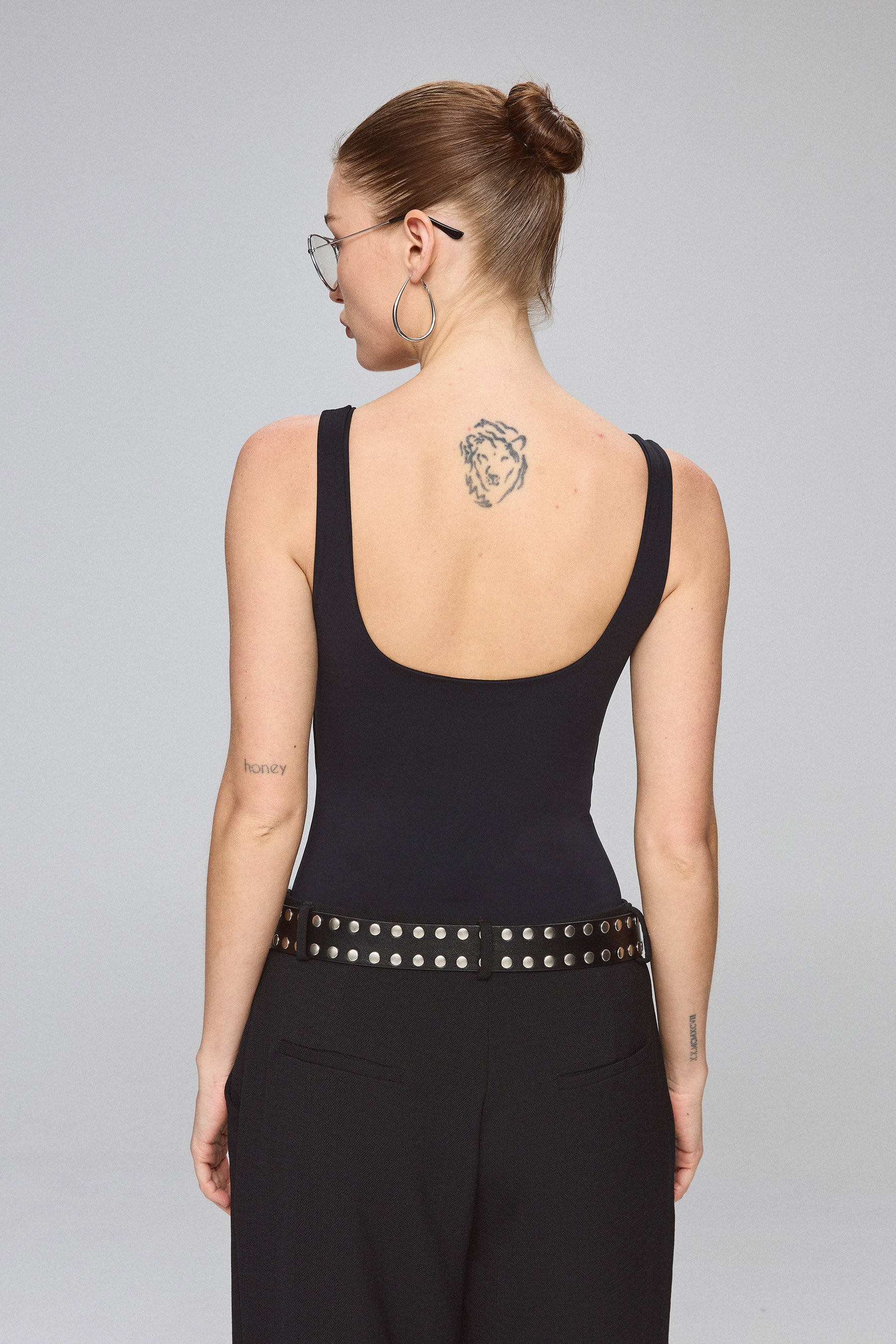 בגד גוף מחשוף וי