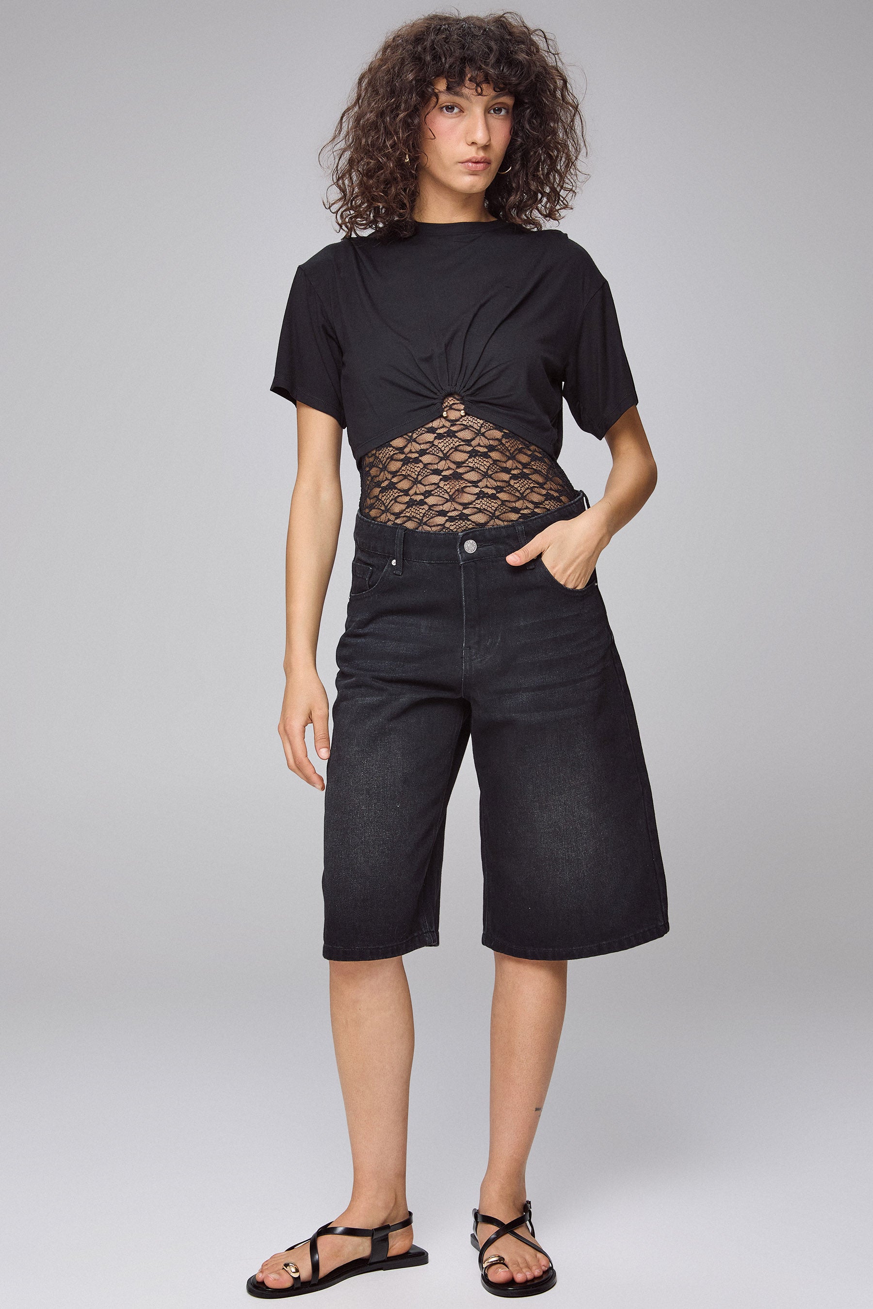 חולצת חישוק עם בגד גוף