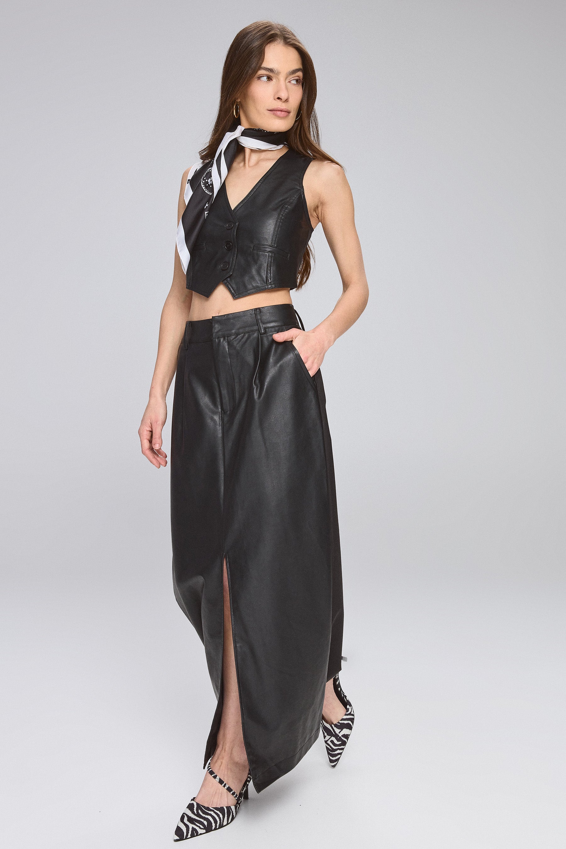 חצאית פי-יו שילוב עם קפלונים סט