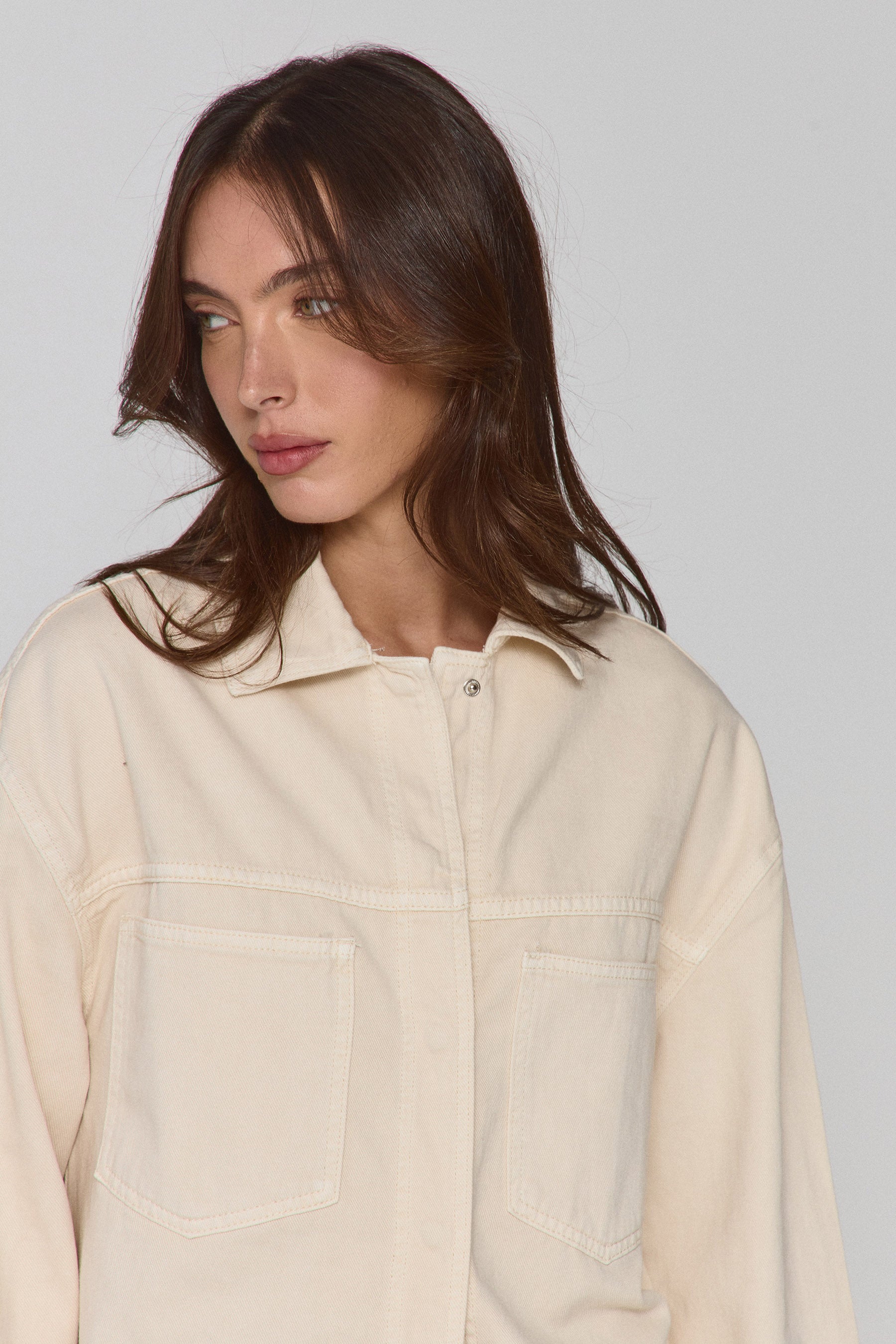 אוברשירט נלי