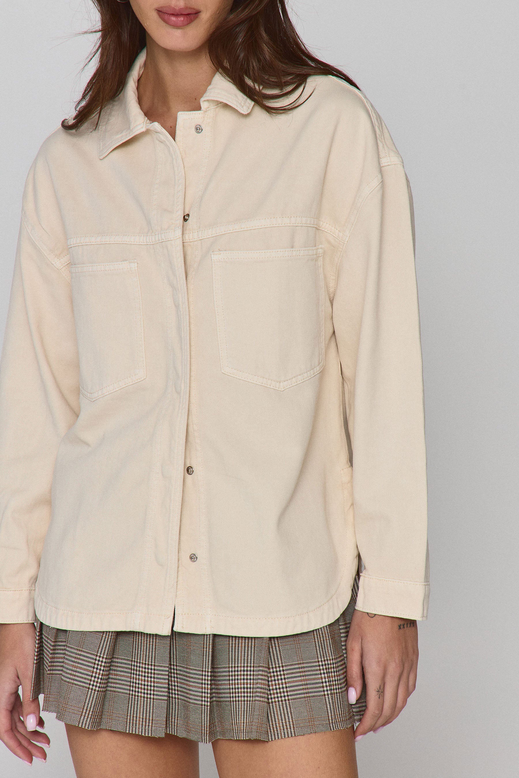 אוברשירט נלי