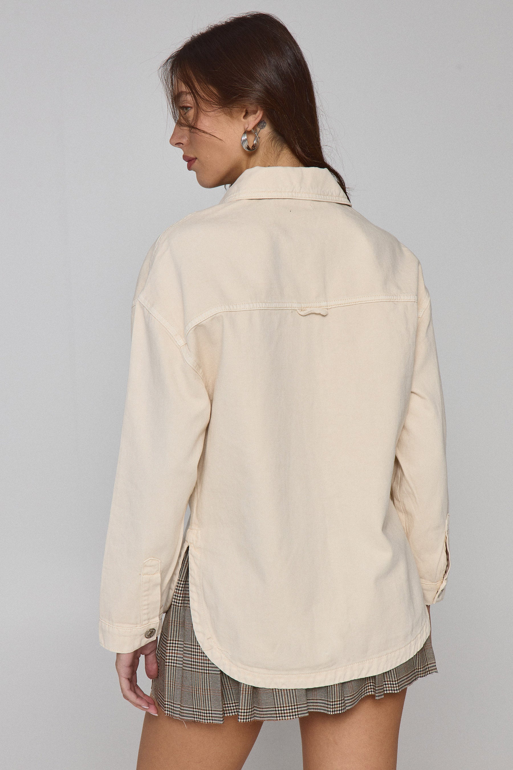 אוברשירט נלי