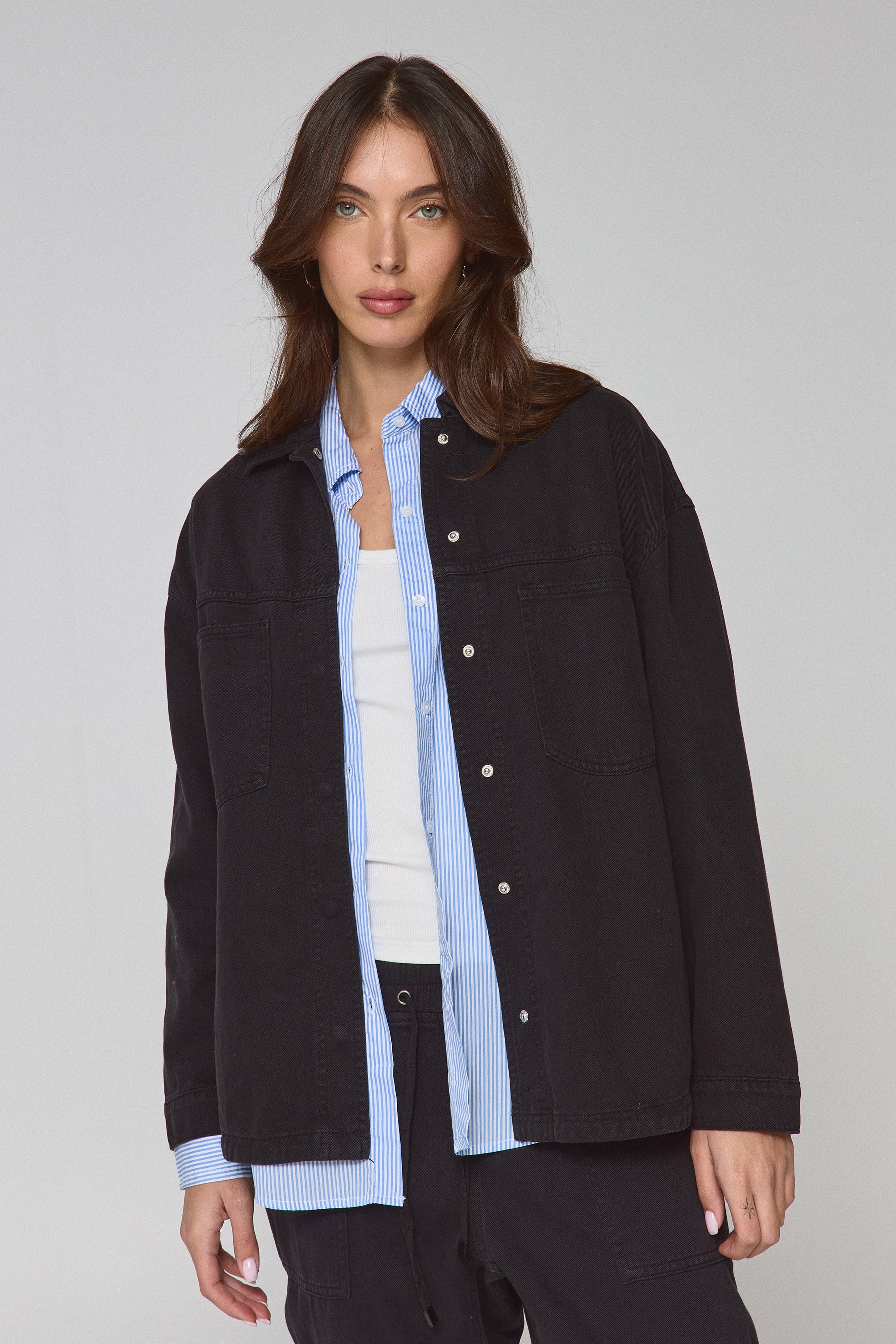 אוברשירט נלי