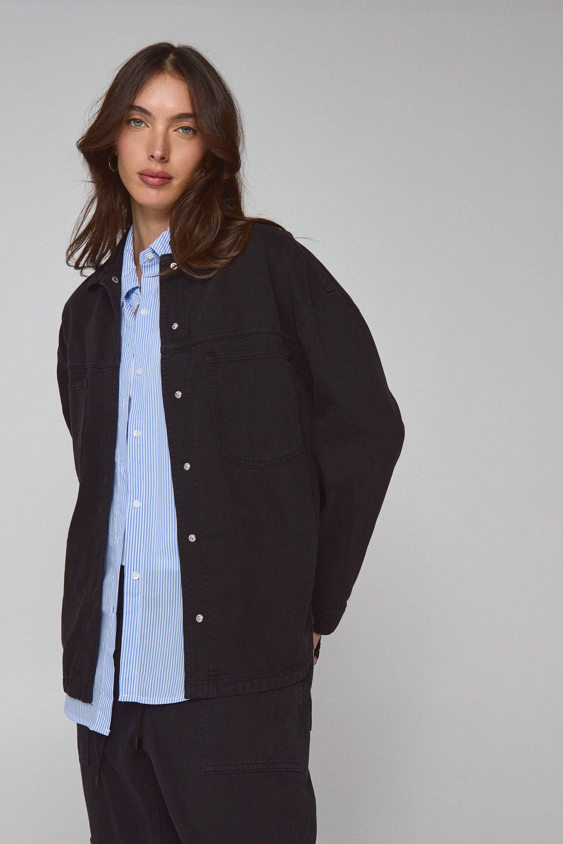 אוברשירט נלי