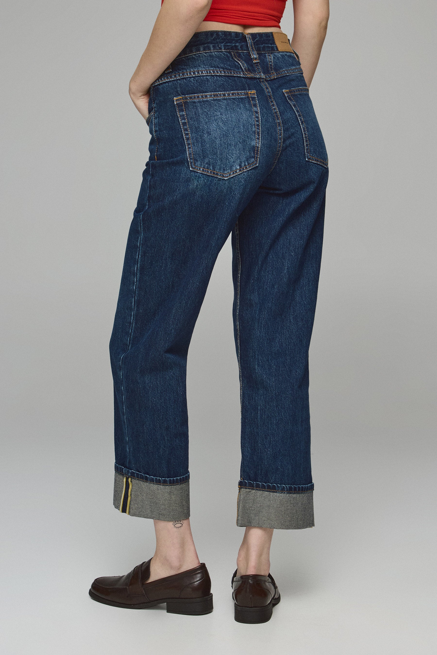 ג'ינס ישר עם מנג'ט
