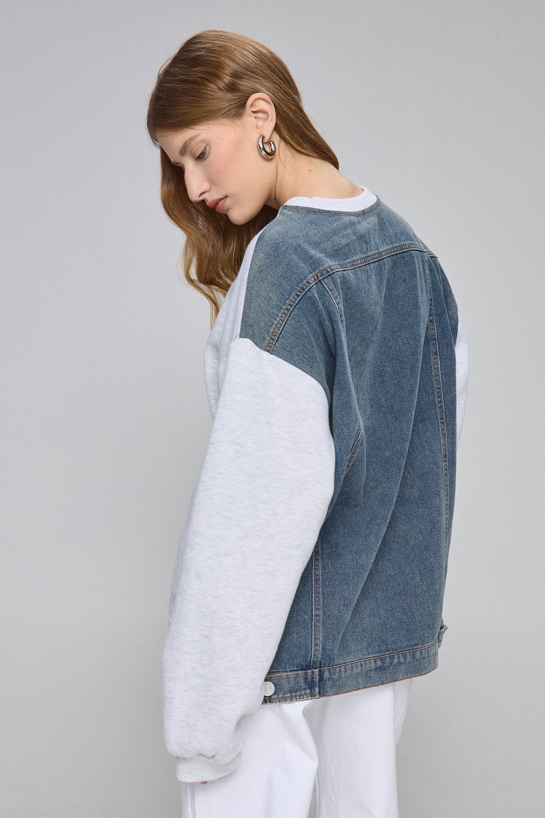 סוויטשירט שילוב ג'ינס