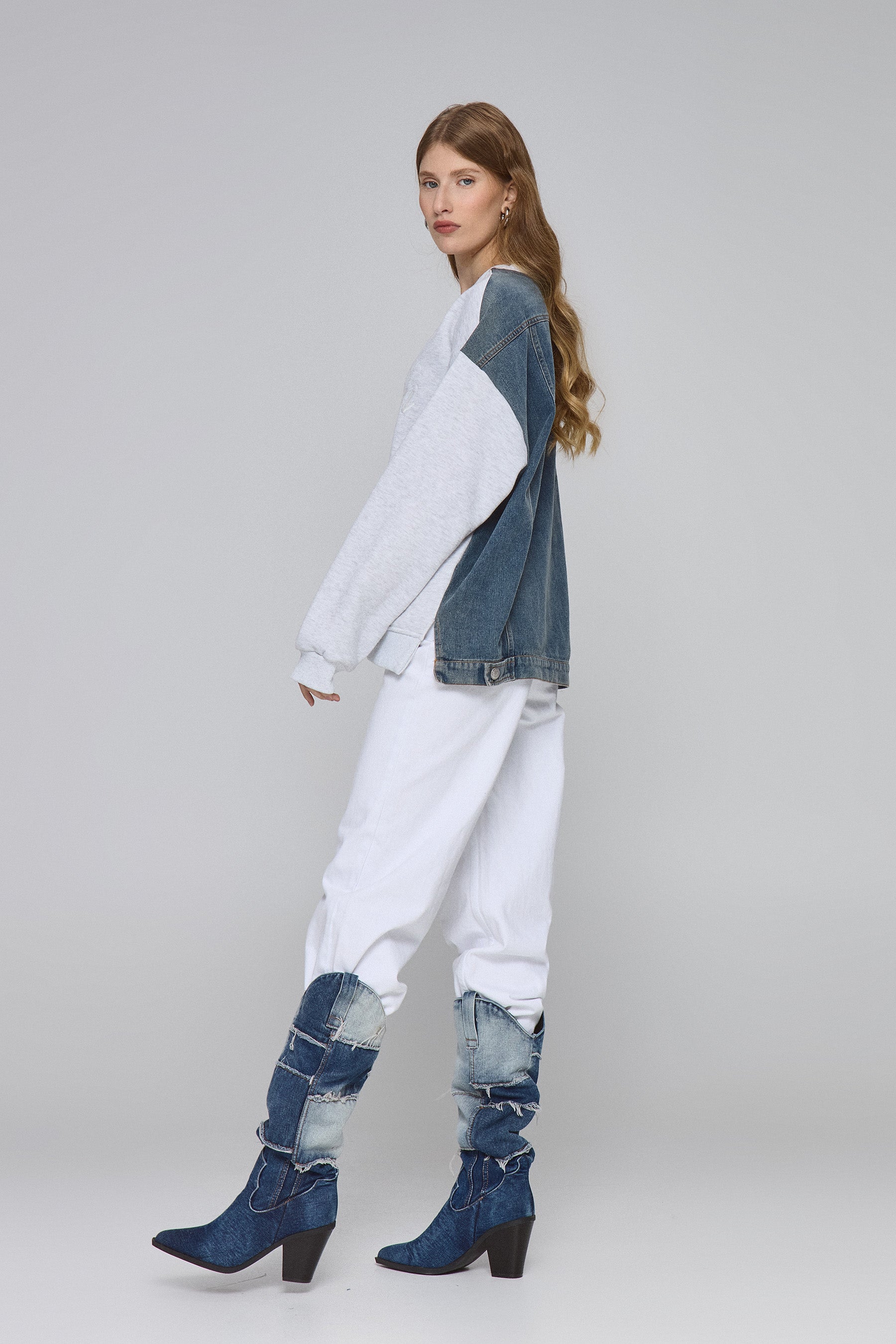 סוויטשירט שילוב ג'ינס