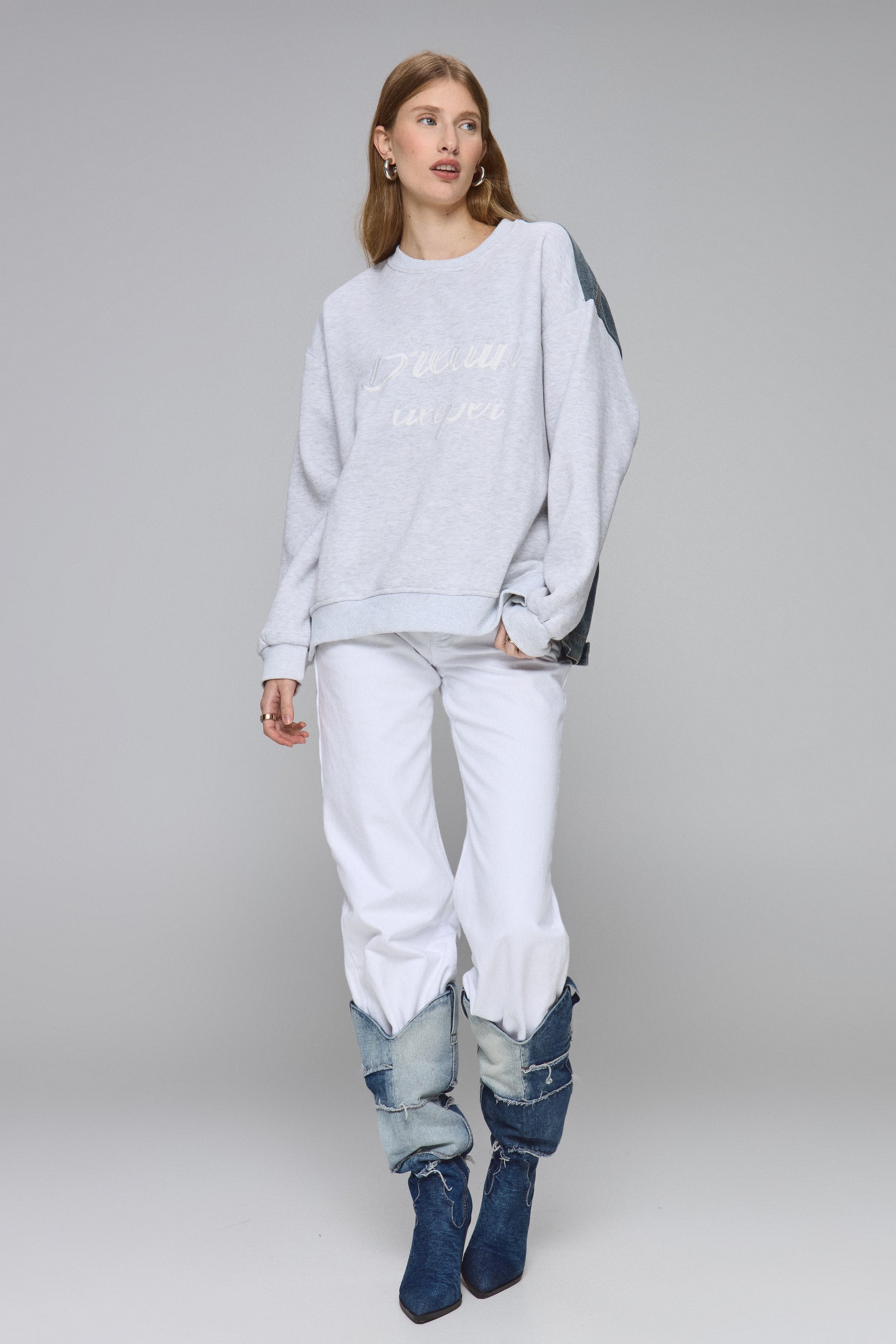 סוויטשירט שילוב ג'ינס