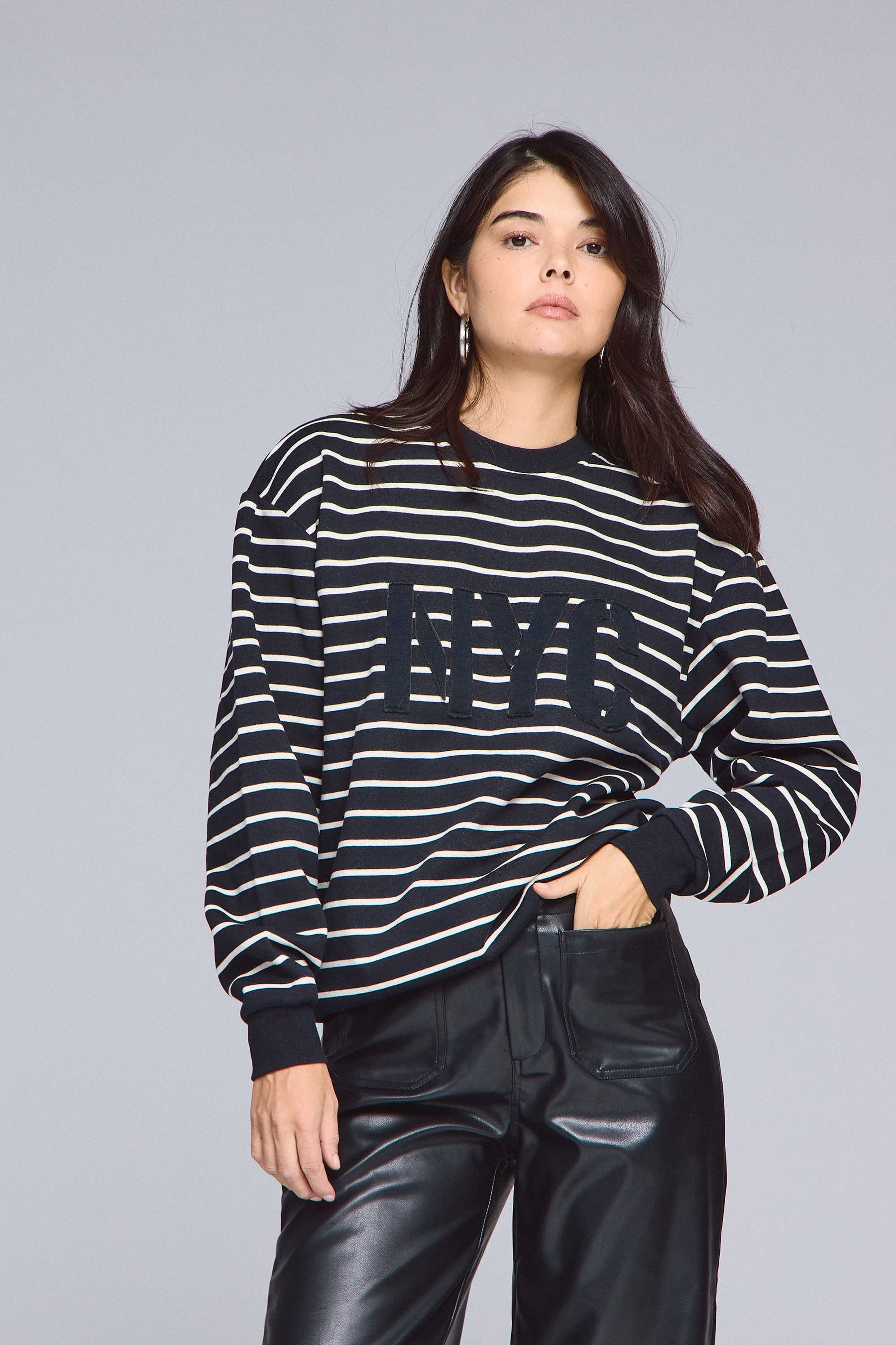 סווטישריט פוטר פסים Y/D שחור אופייט