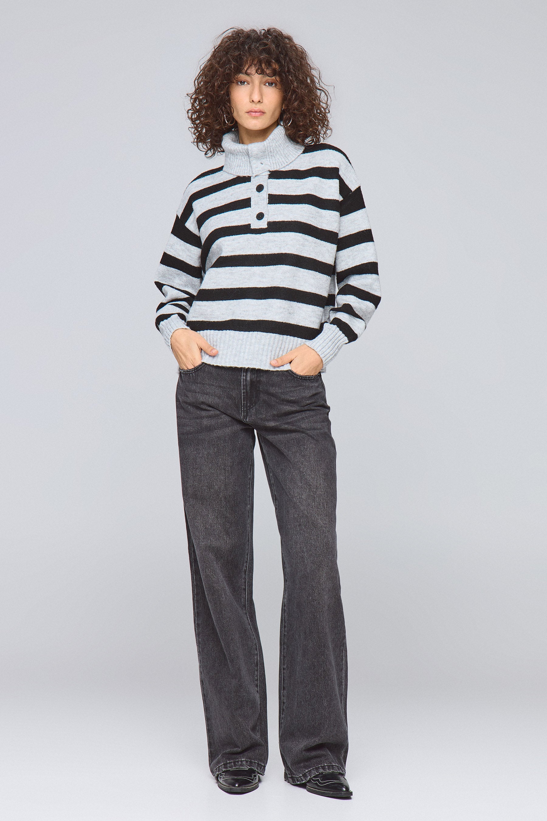 סריג מחשוף כפתורים