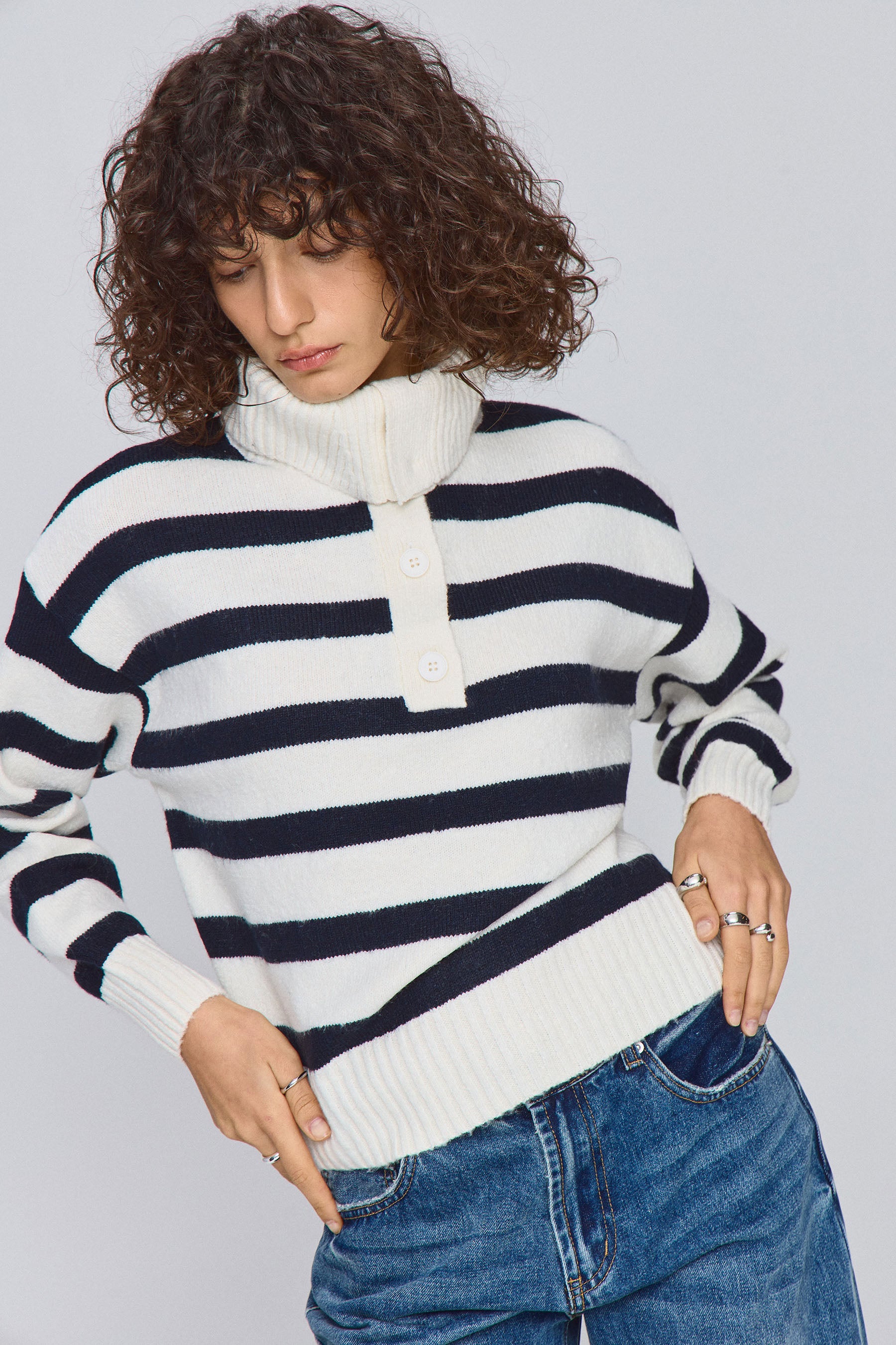 סריג מחשוף כפתורים