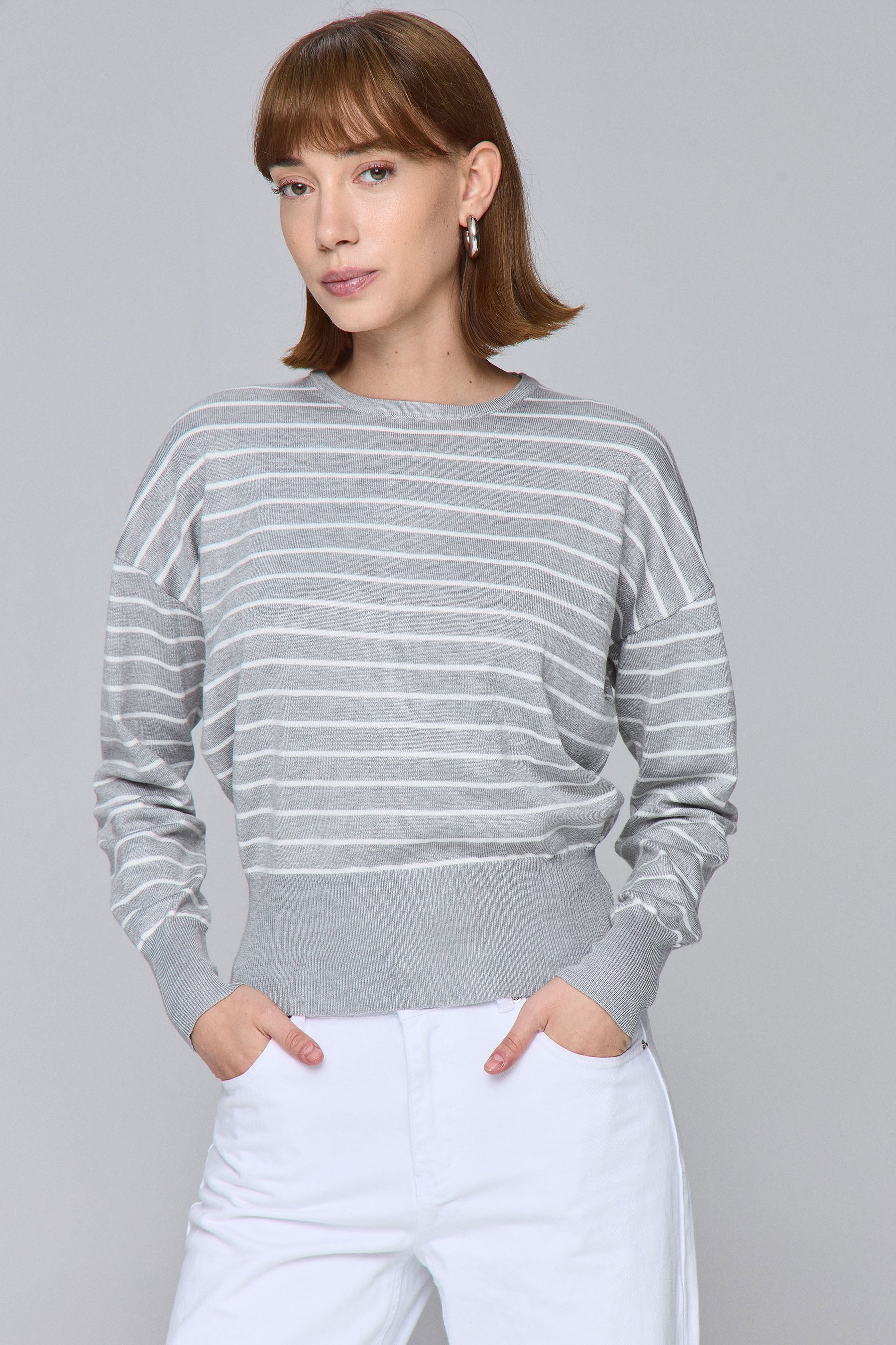 סריג ניקי בלוזון