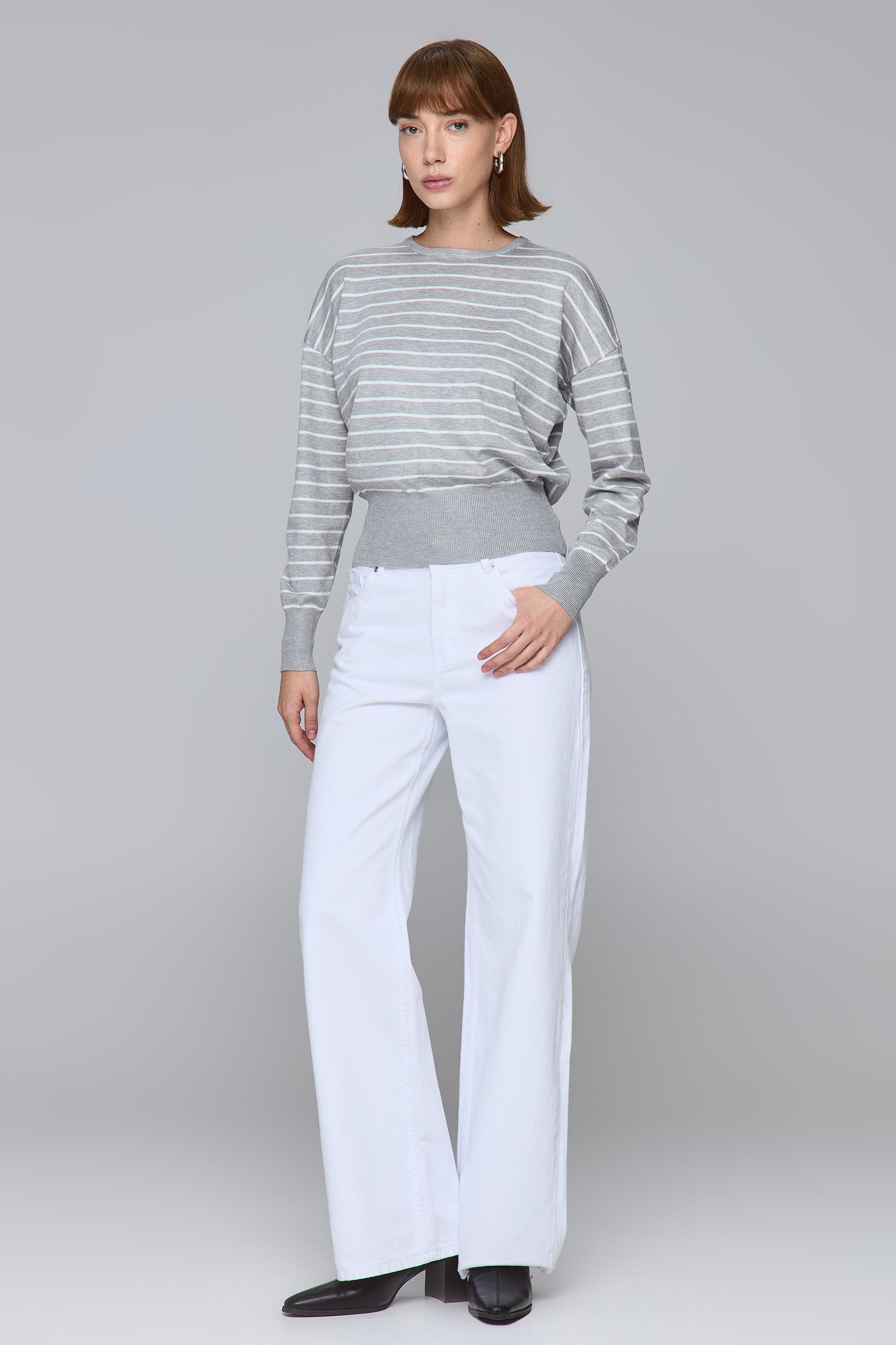 סריג ניקי בלוזון