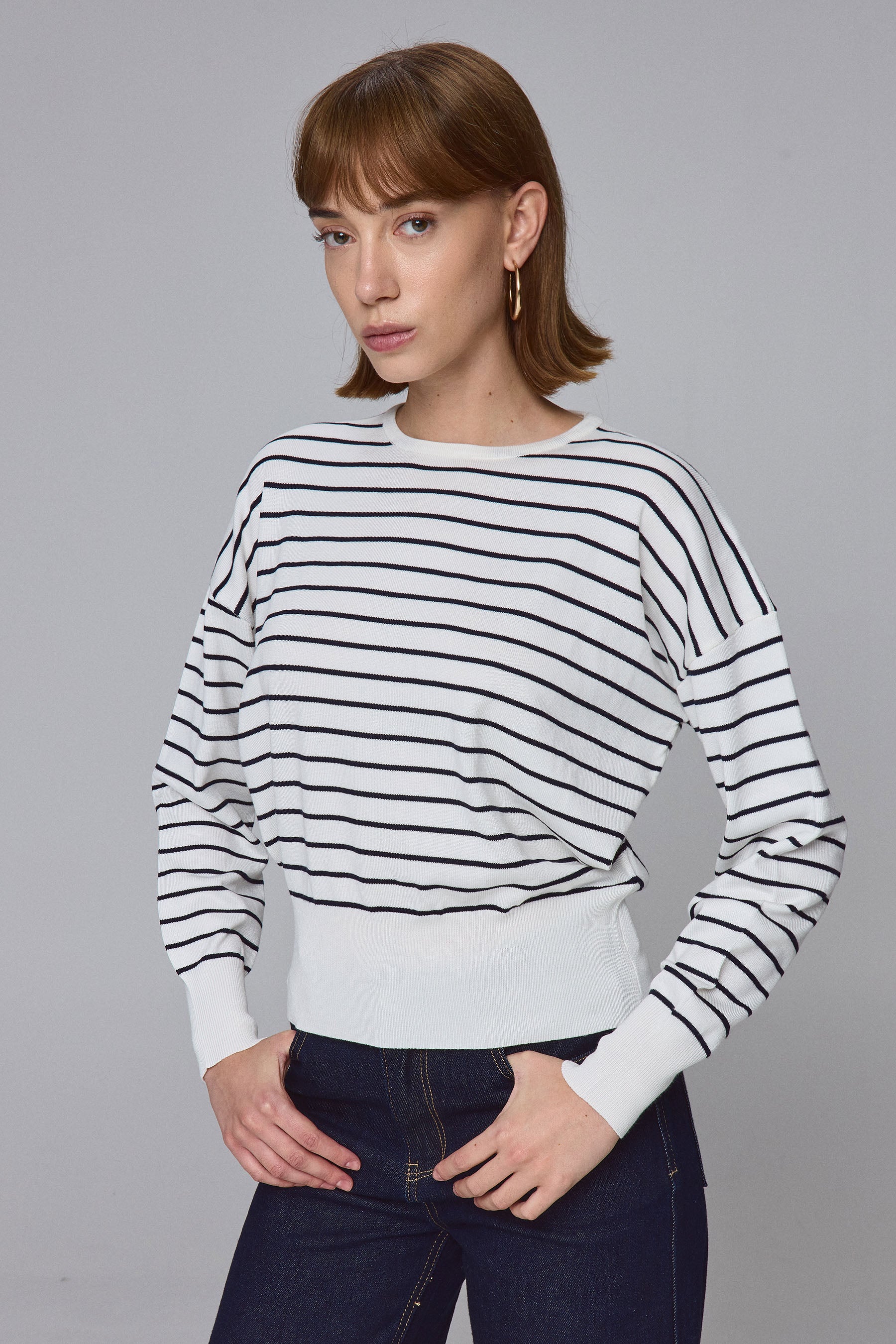 סריג ניקי בלוזון