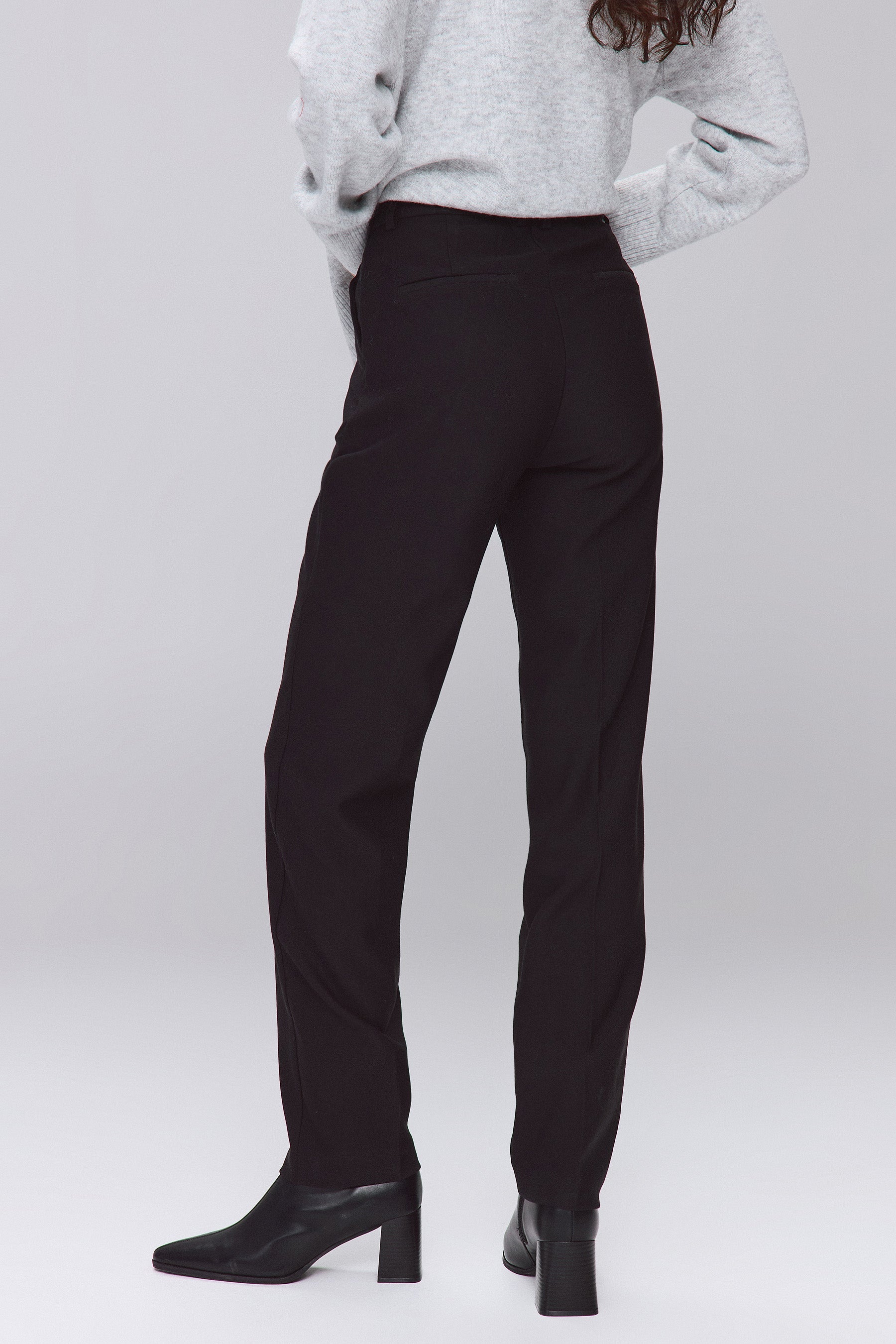 מכנסיים עם חגורה פנימית