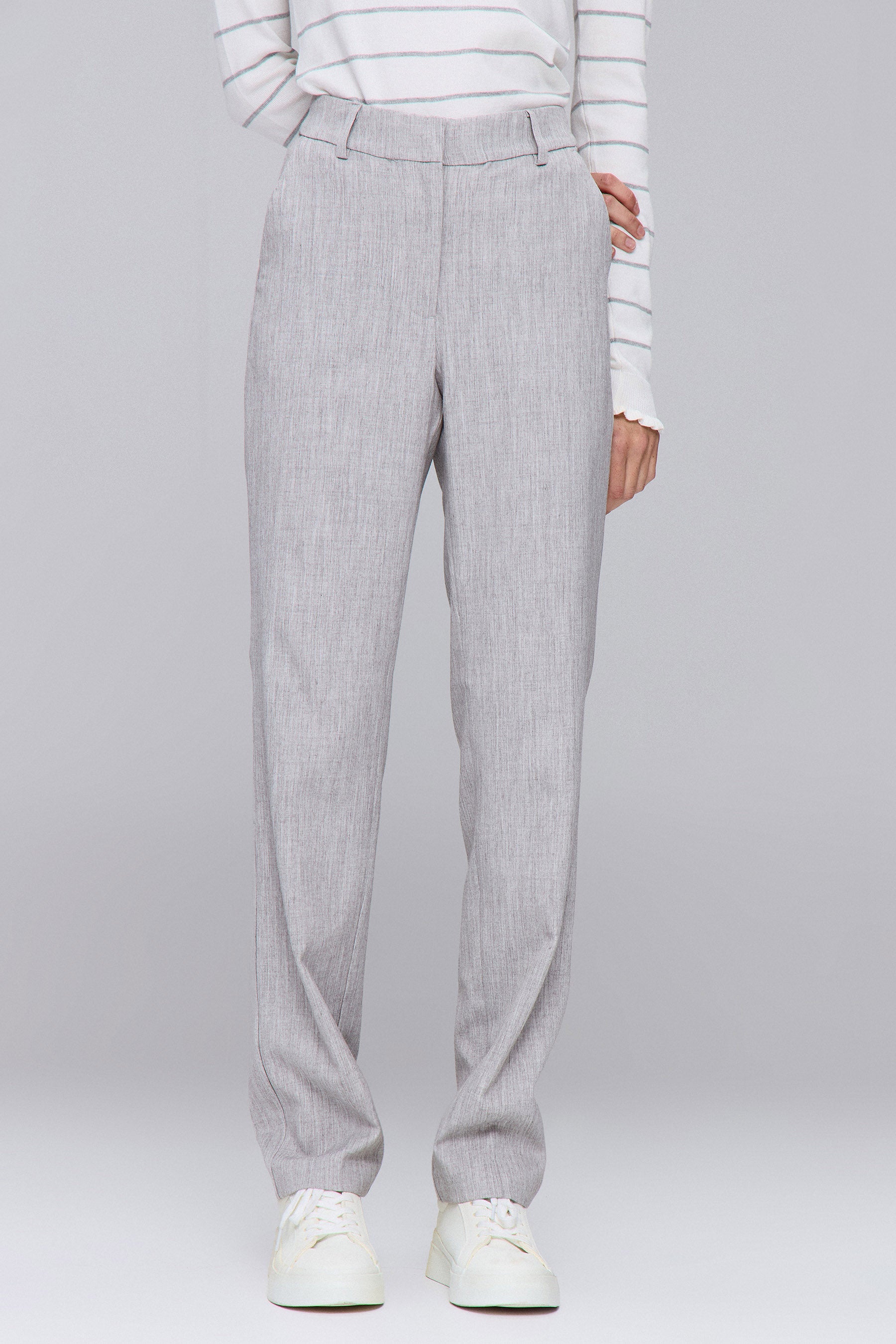 מכנסיים עם חגורה פנימית