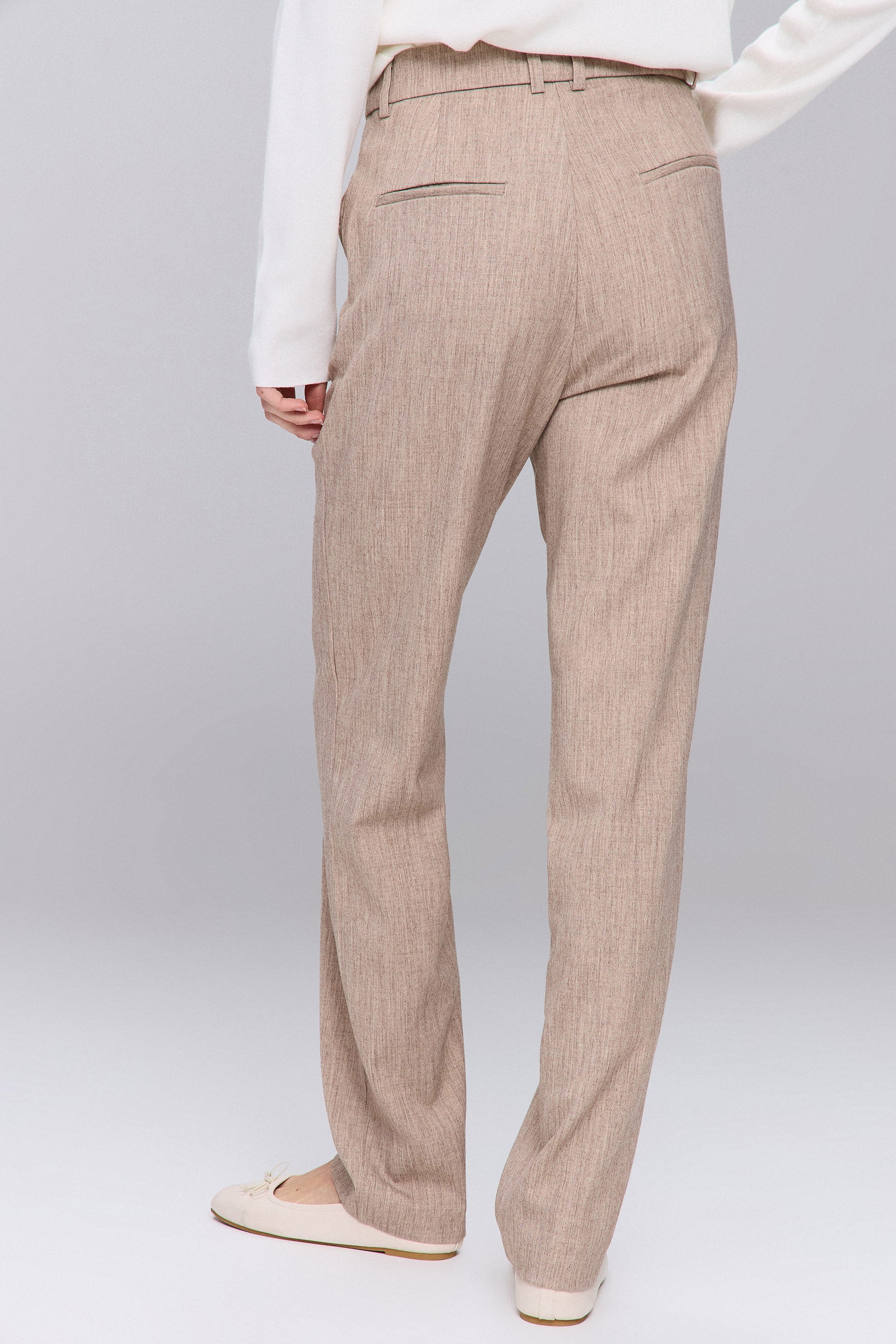 מכנסיים עם חגורה פנימית