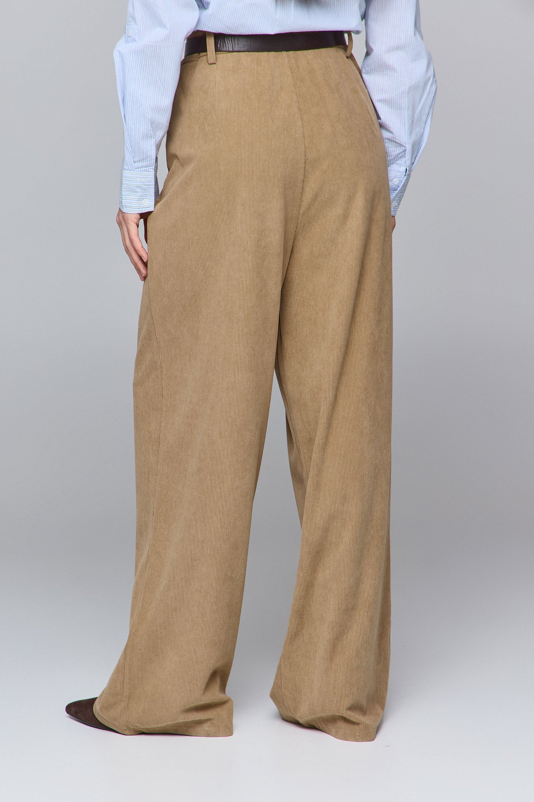 מכנס קורדרוי עם חגורה