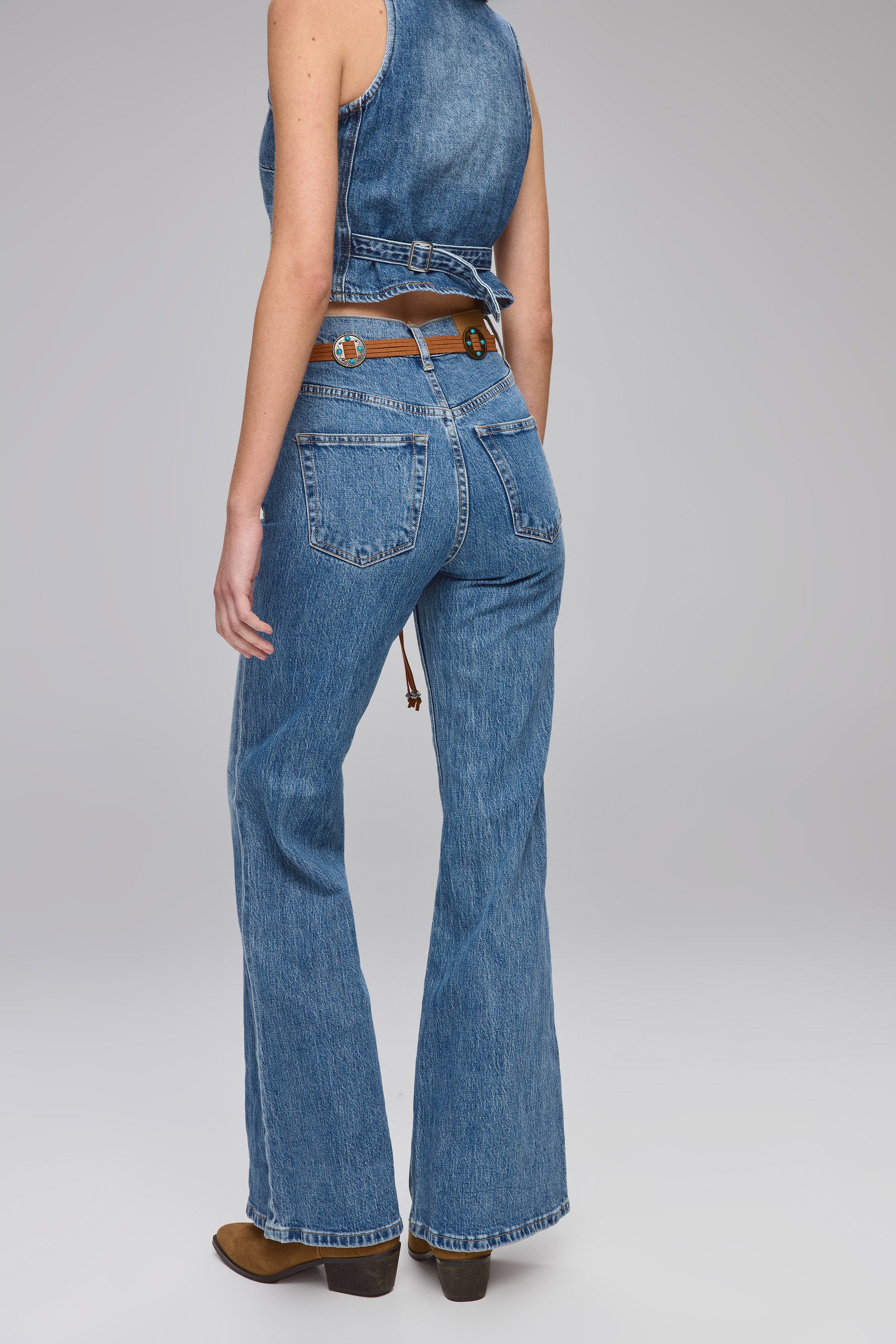 ג'ינס בוטקאט