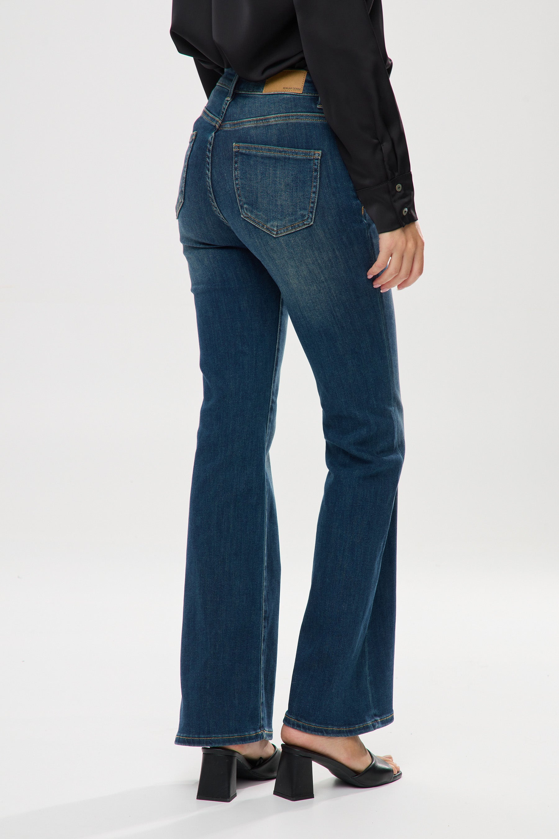 ג'ינס סאנשיין פלייר